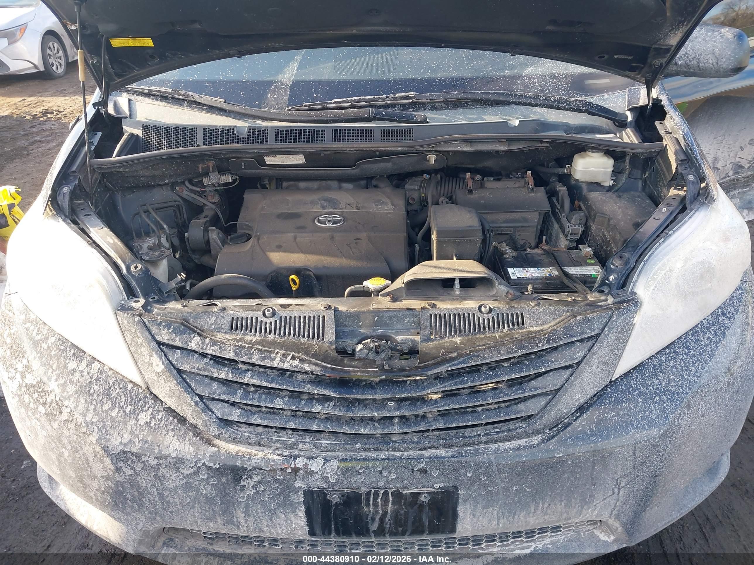 TOYOTA SIENNA image 10