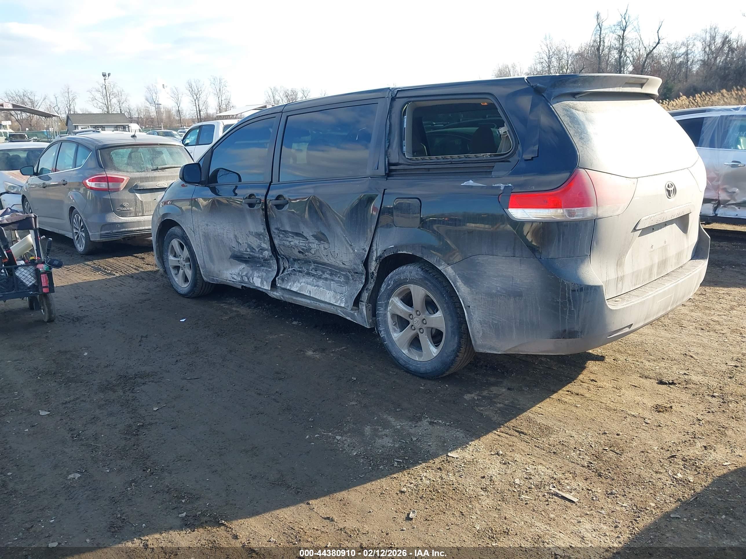 TOYOTA SIENNA image 3