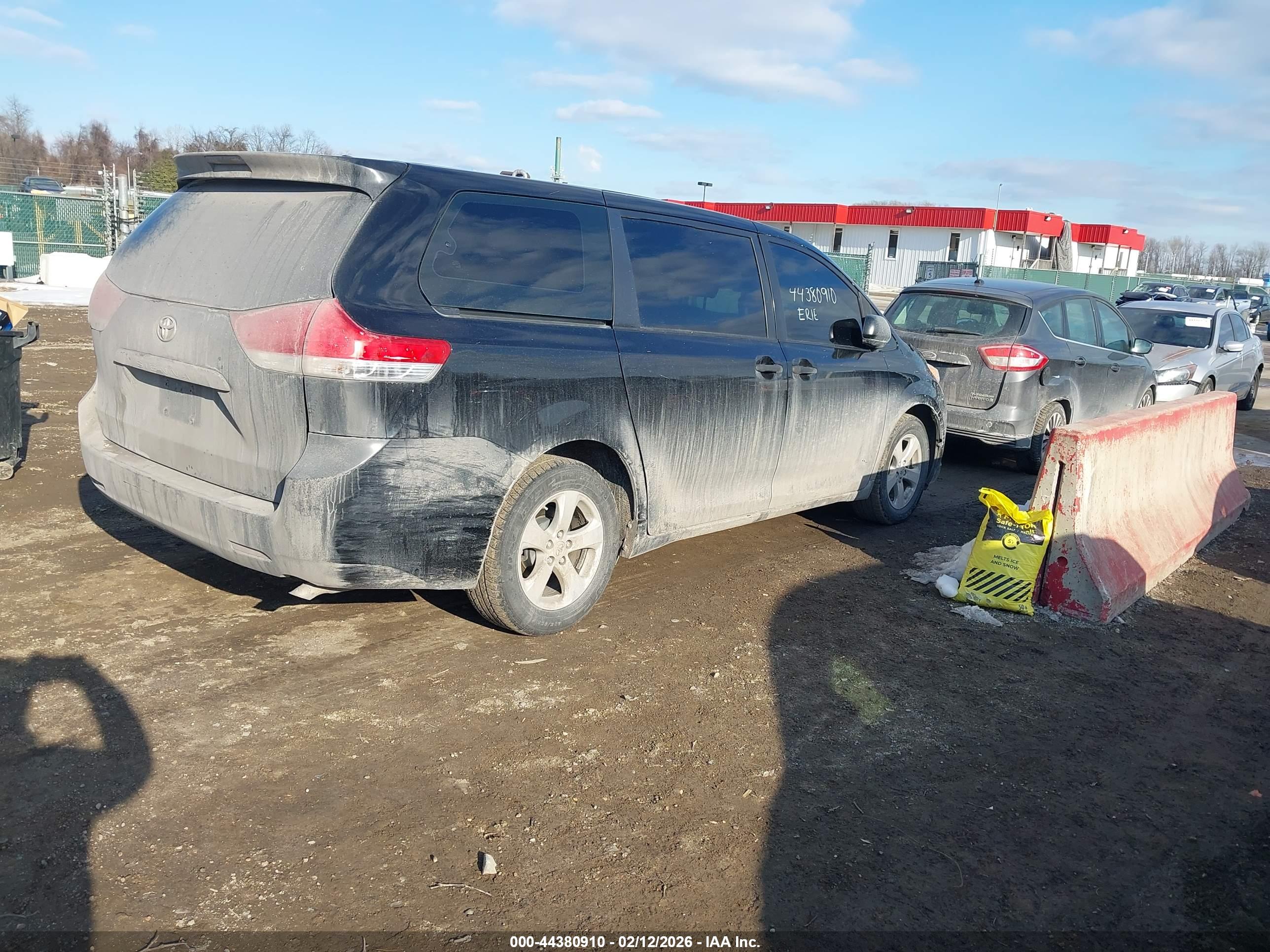 TOYOTA SIENNA image 4