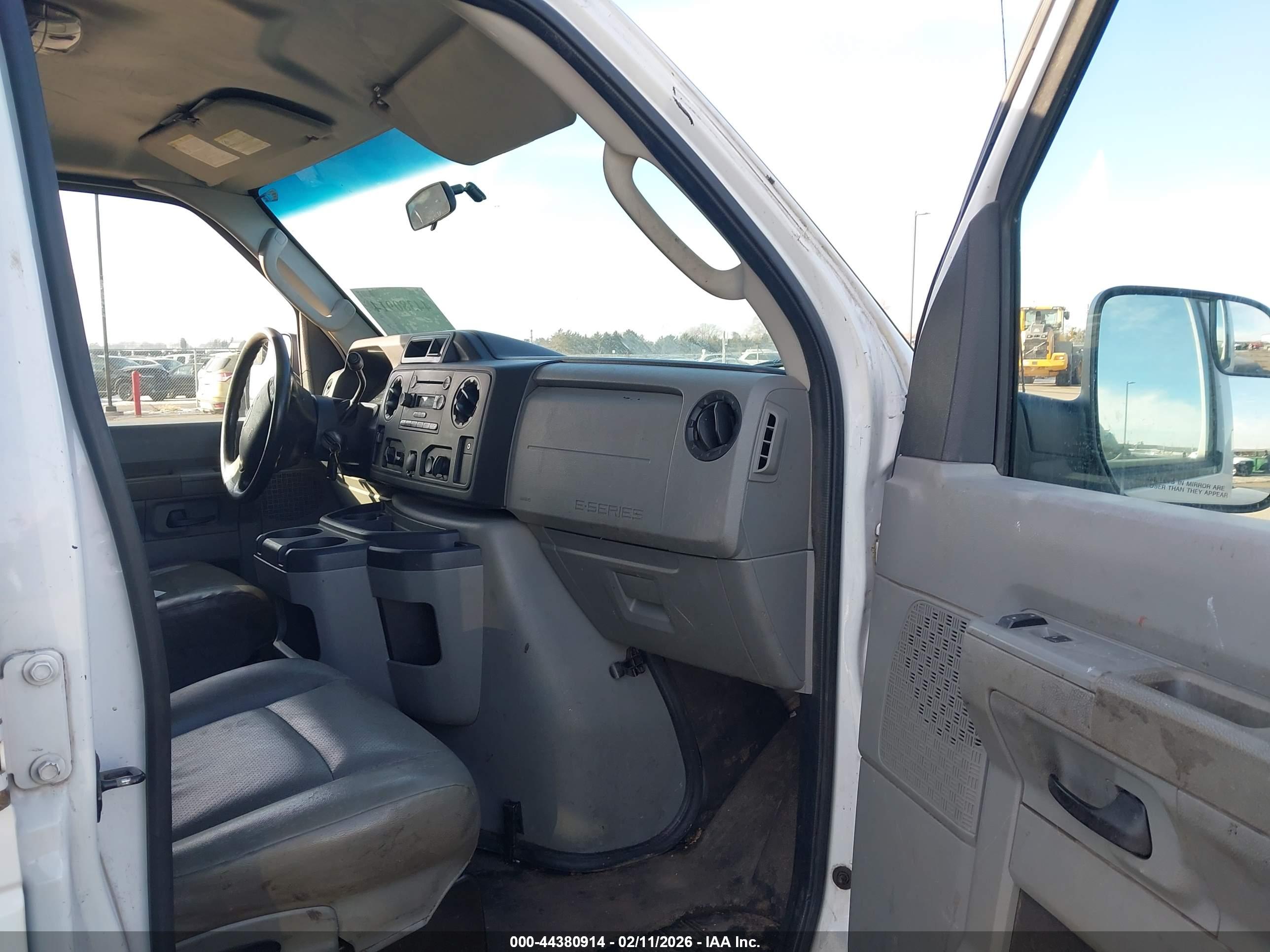 FORD E-250 image 5