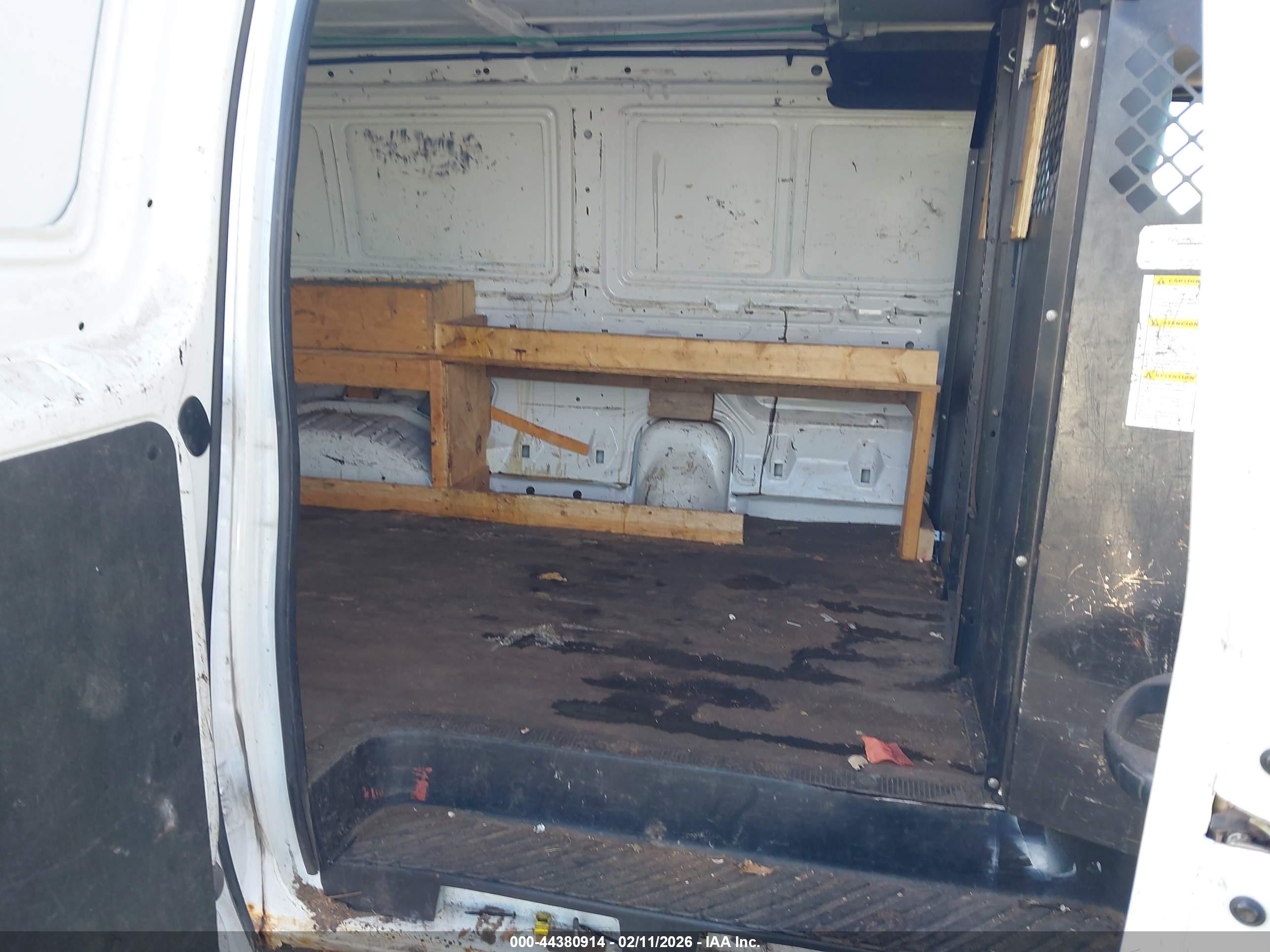 FORD E-250 image 8