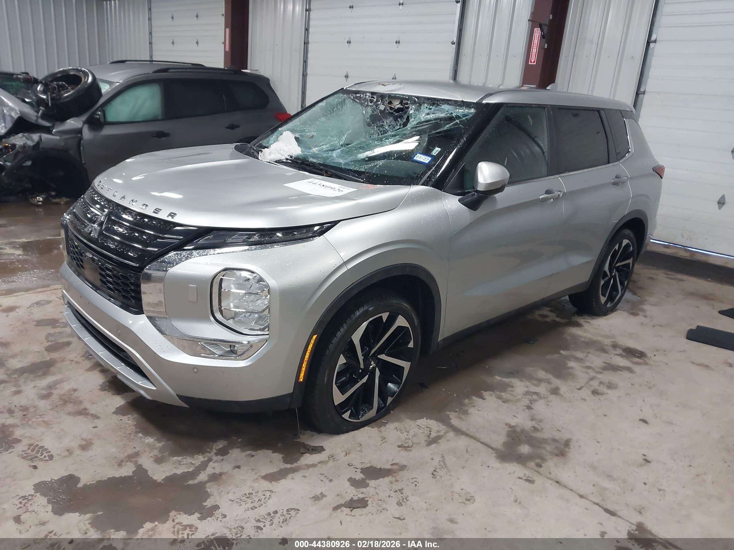 MITSUBISHI OUTLANDER image 2