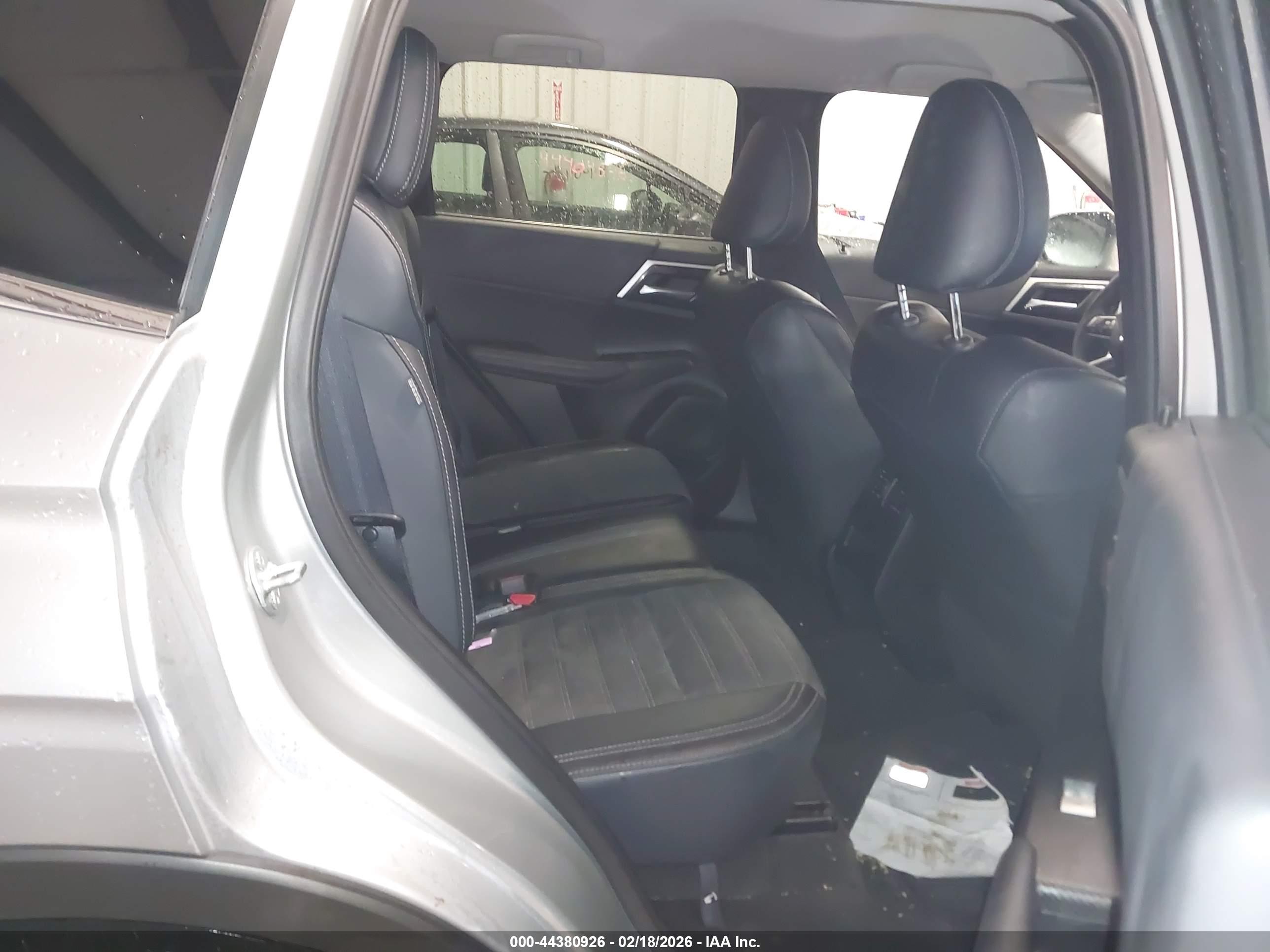 MITSUBISHI OUTLANDER image 8