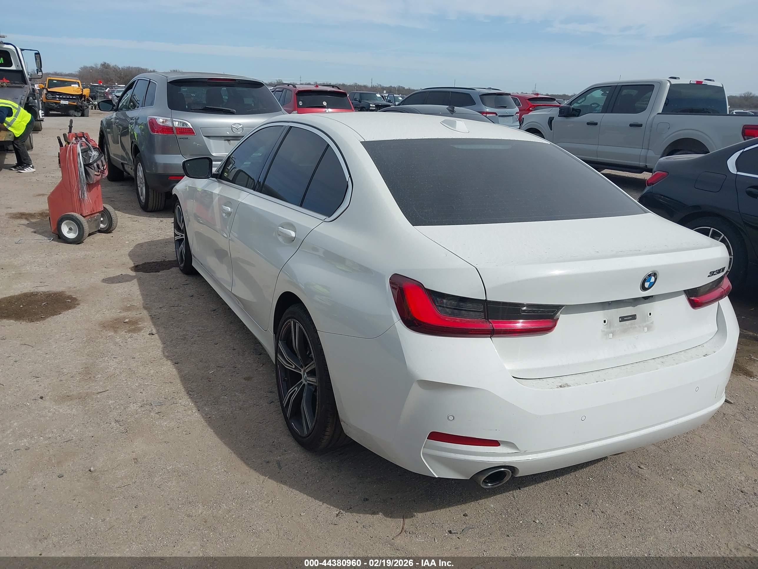 BMW 330I image 3