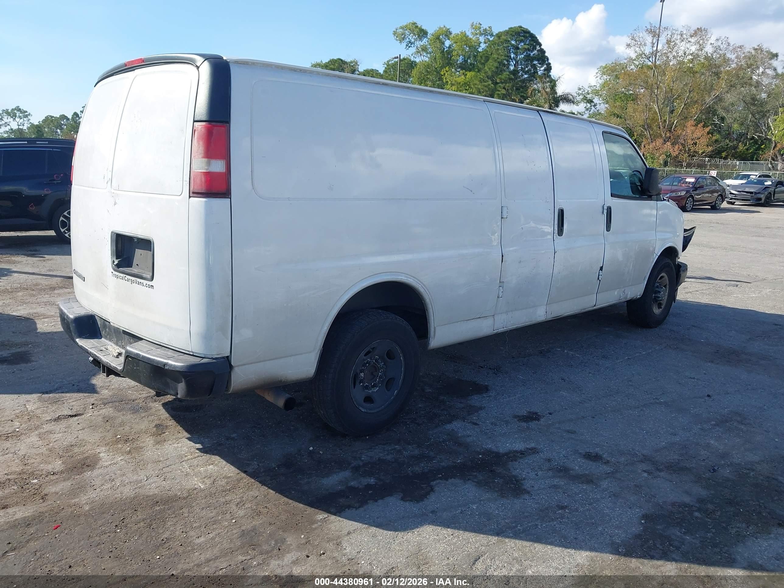 CHEVROLET EXPRESS image 4