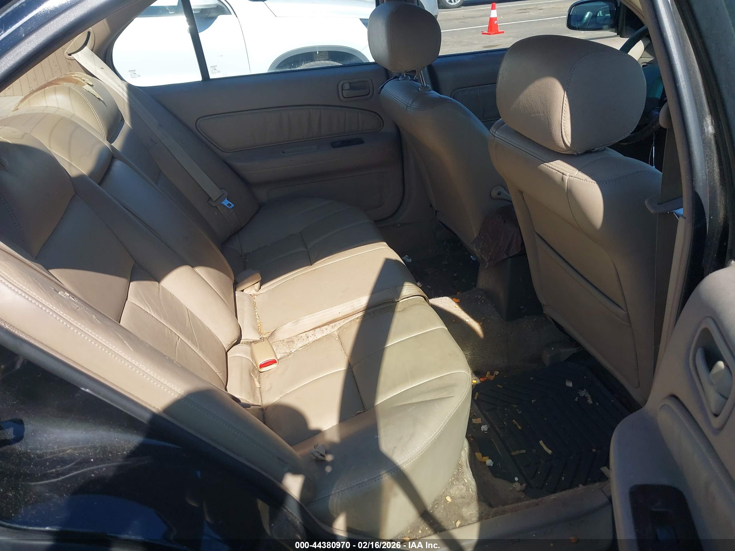 NISSAN MAXIMA image 8