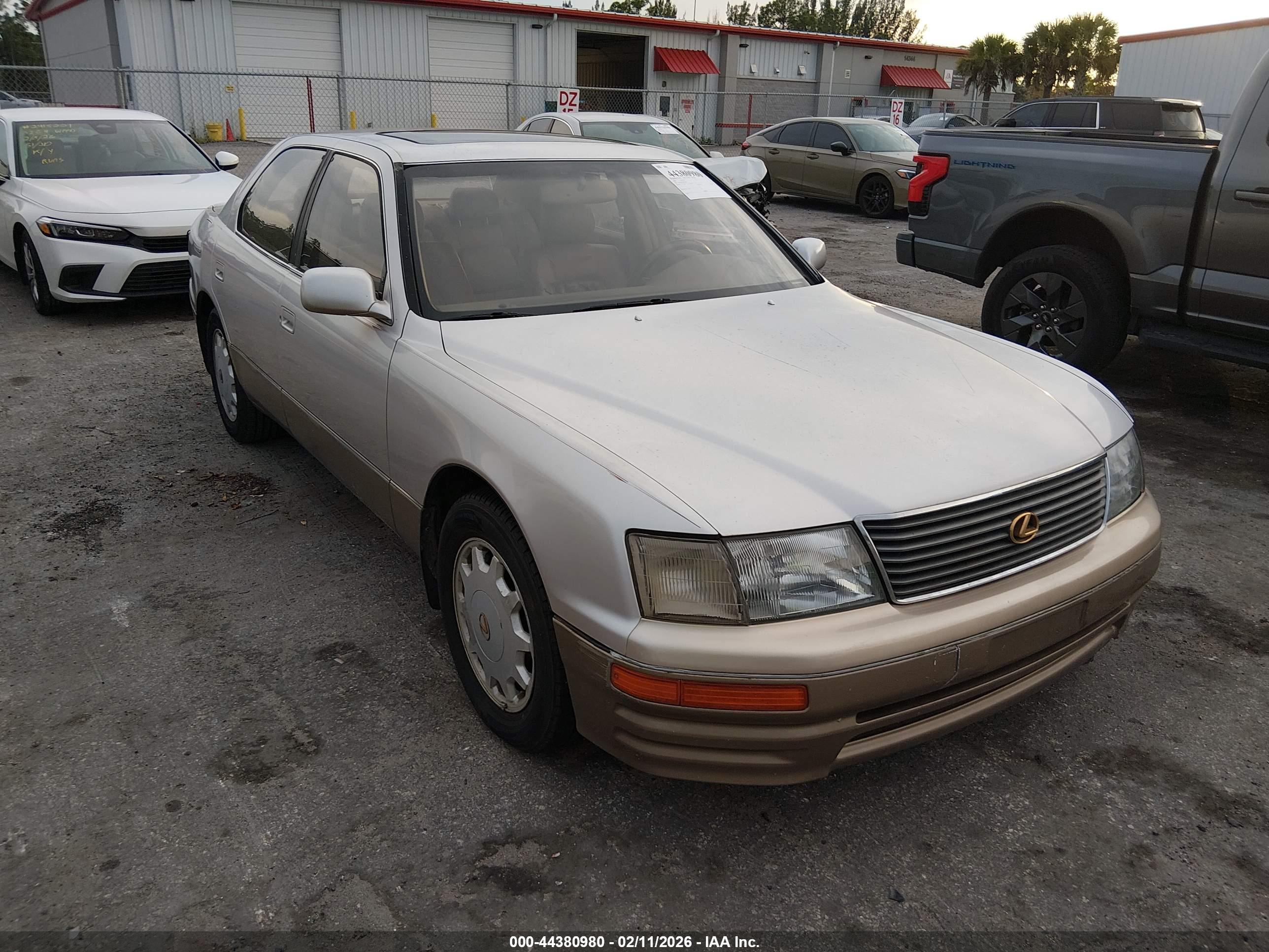 LEXUS LS image 6