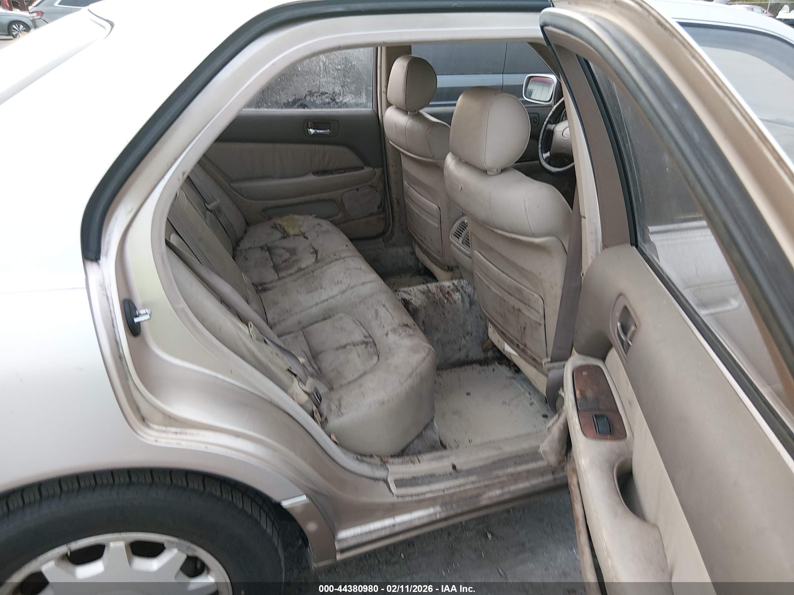 LEXUS LS image 8