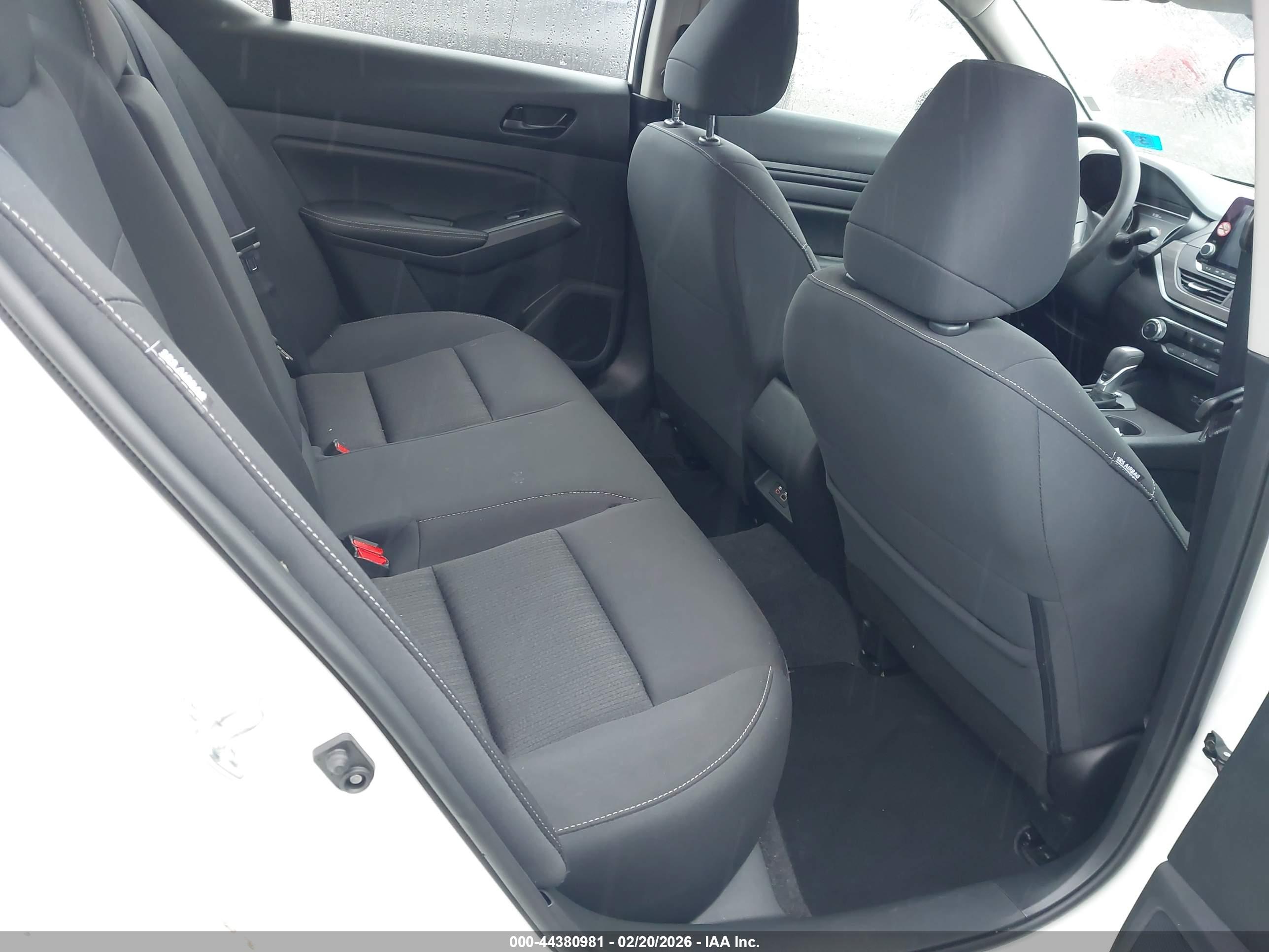 NISSAN ALTIMA image 8
