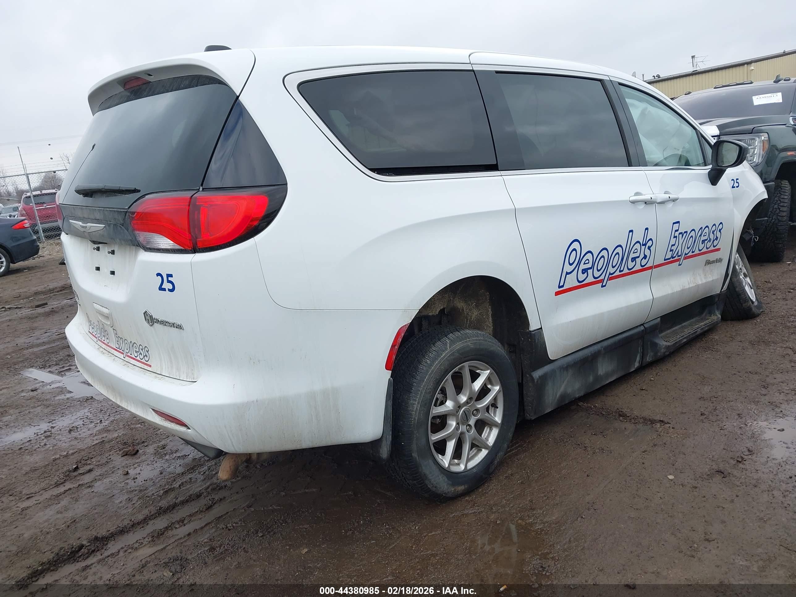 CHRYSLER VOYAGER image 4