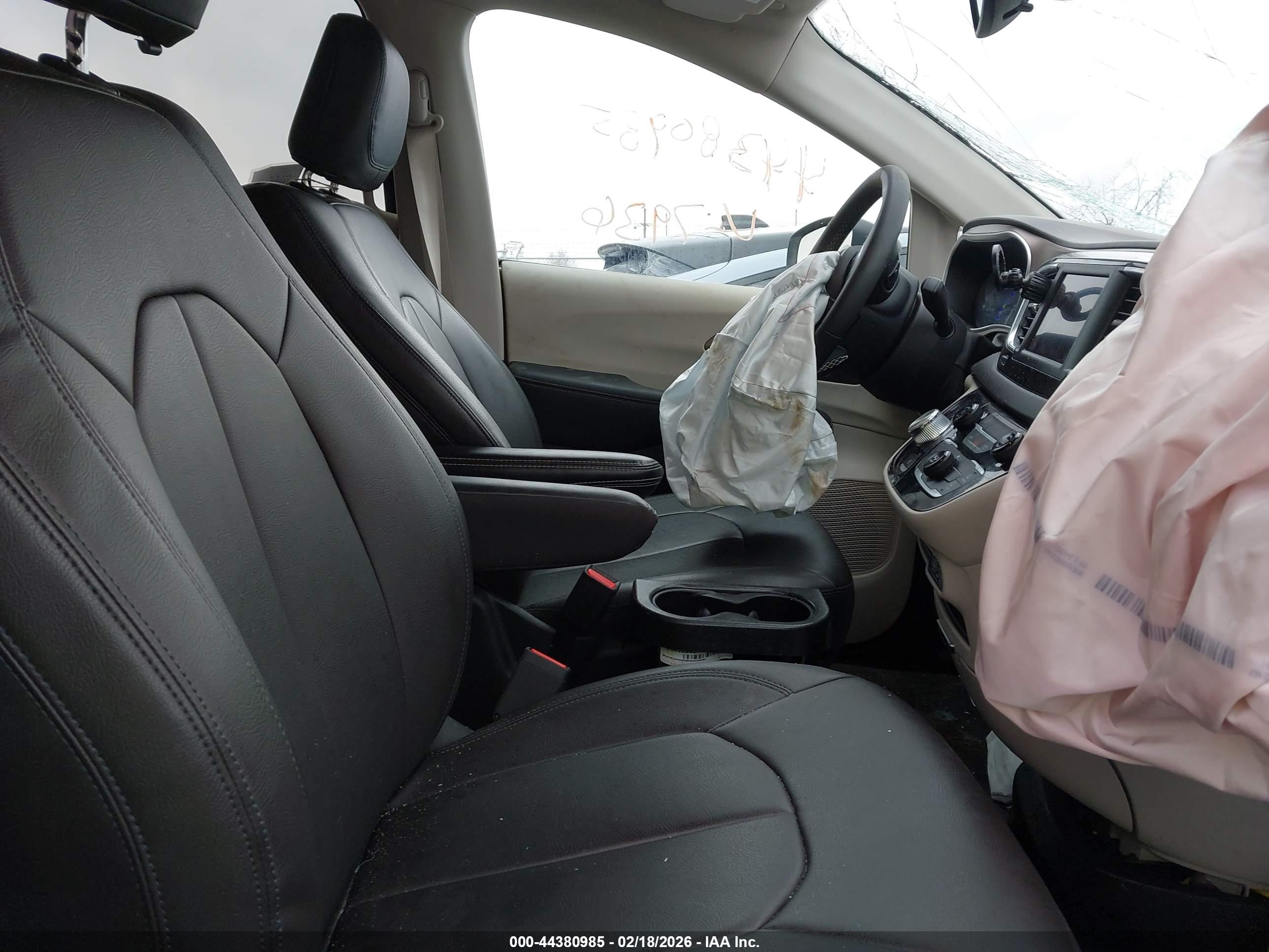 CHRYSLER VOYAGER image 5