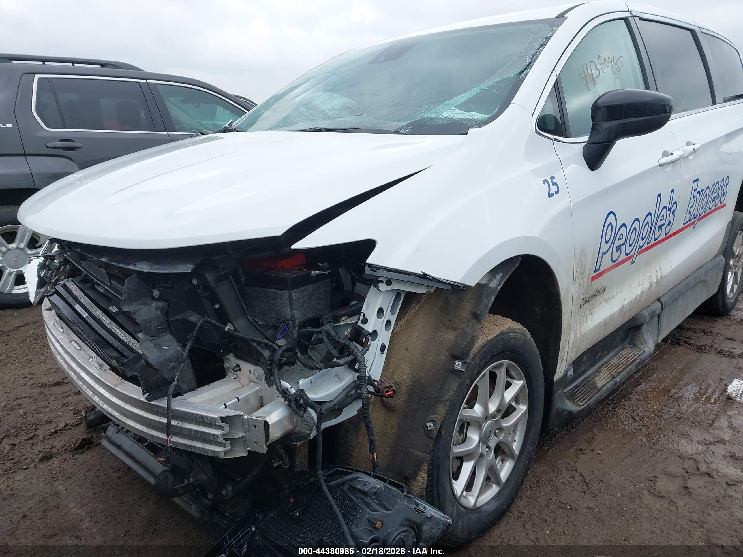 CHRYSLER VOYAGER image 6
