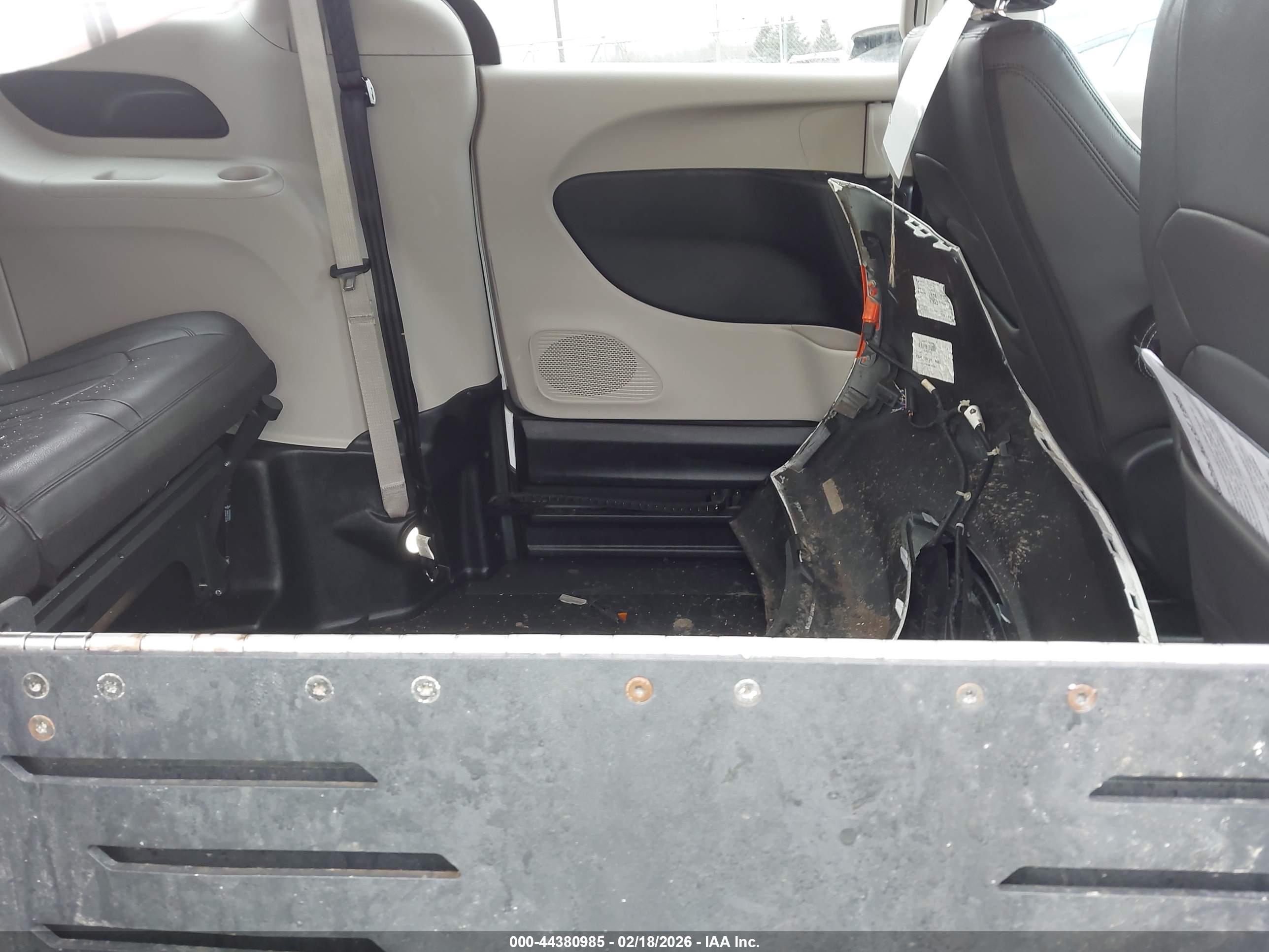 CHRYSLER VOYAGER image 8