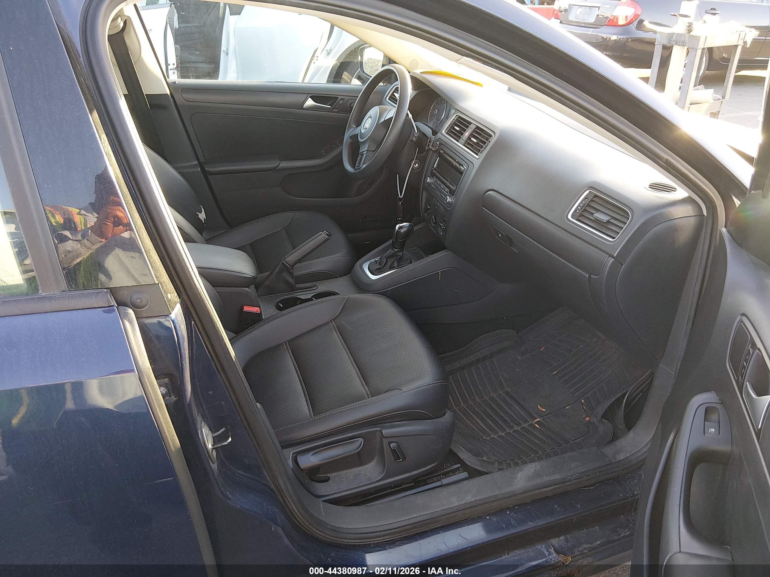 VOLKSWAGEN JETTA image 5