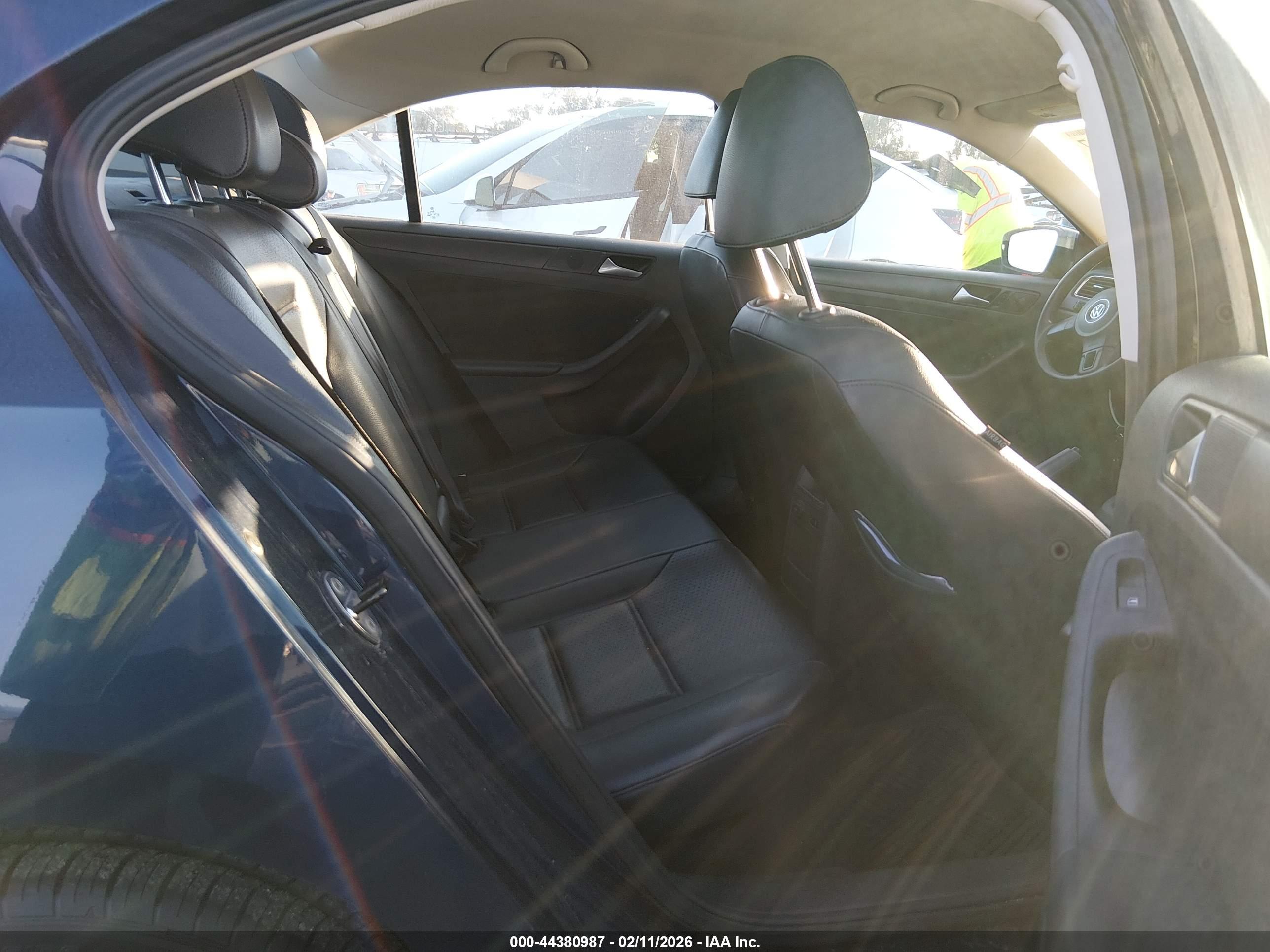 VOLKSWAGEN JETTA image 8