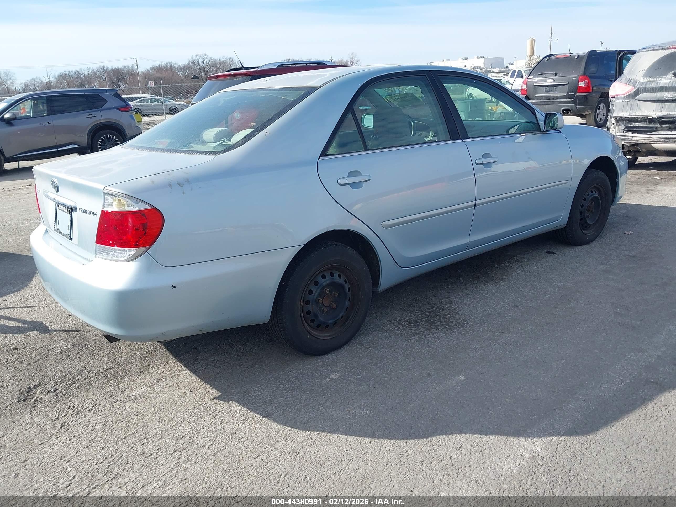 TOYOTA CAMRY image 4