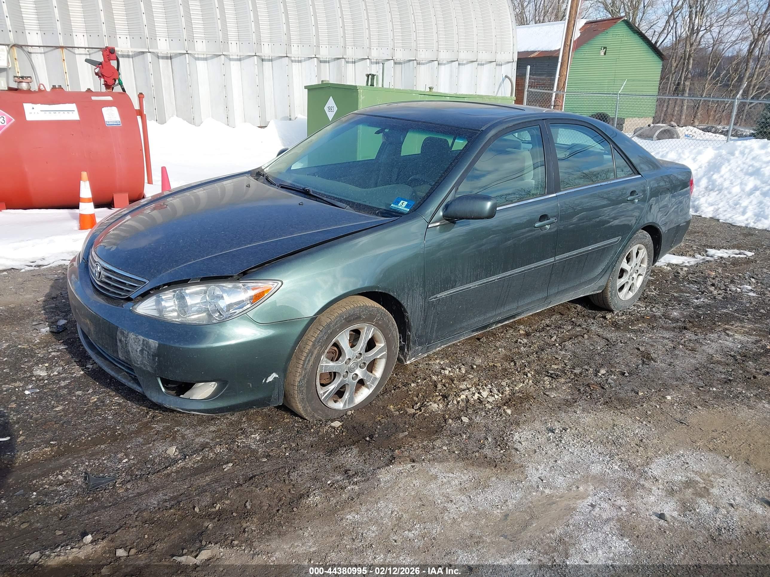 TOYOTA CAMRY image 2