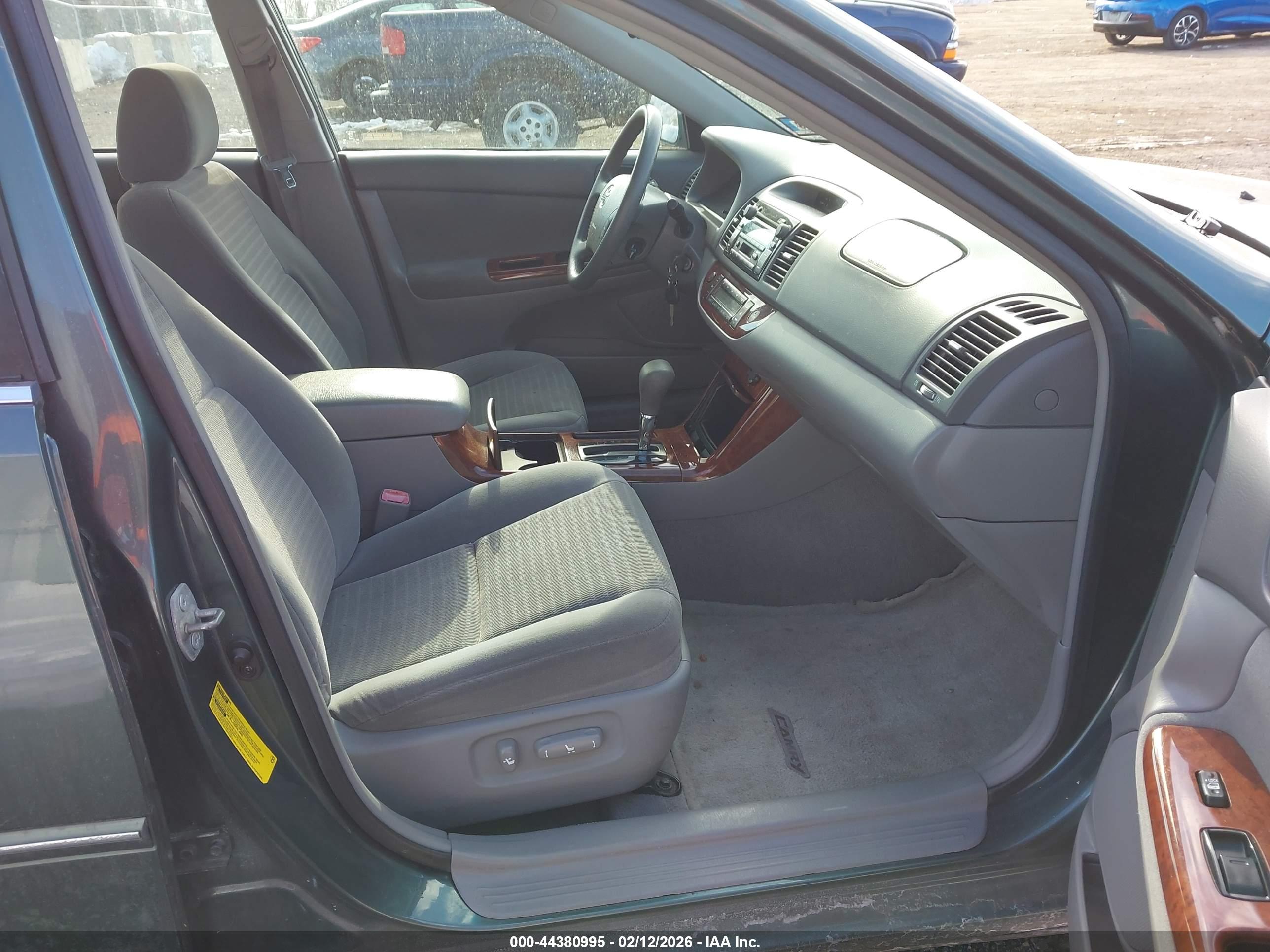 TOYOTA CAMRY image 5