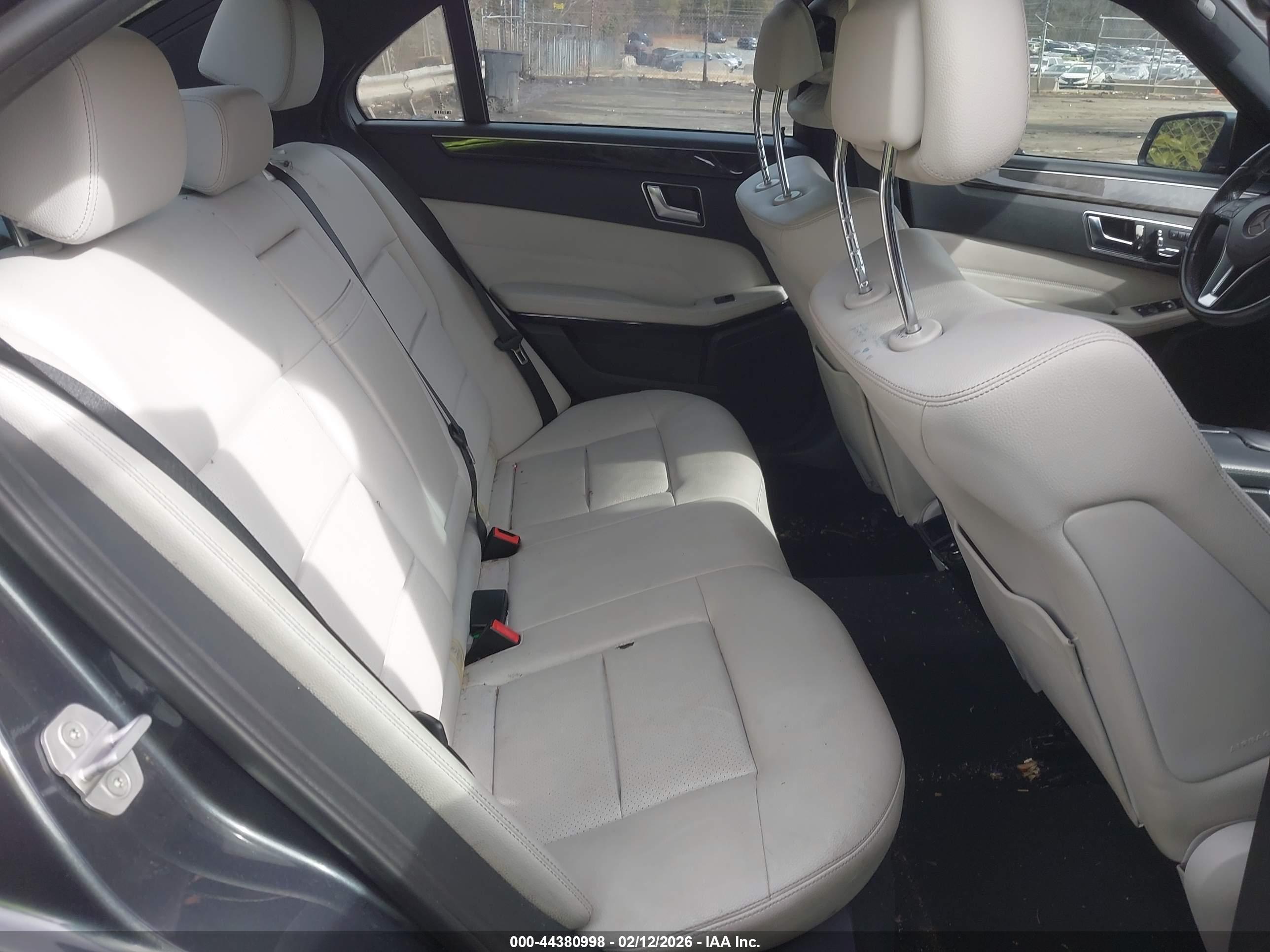 MERCEDES-BENZ E image 8