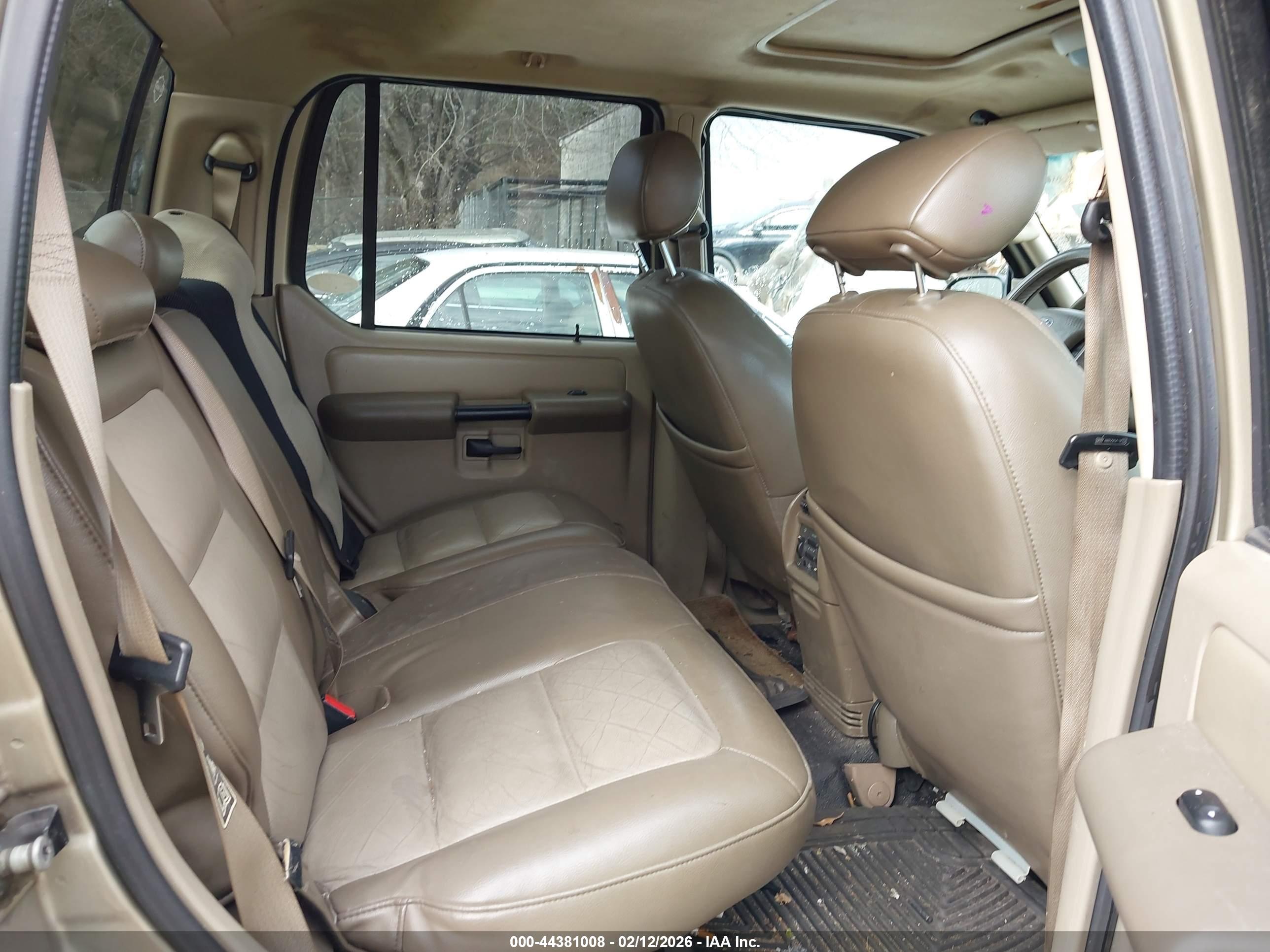 FORD EXPLORER image 8