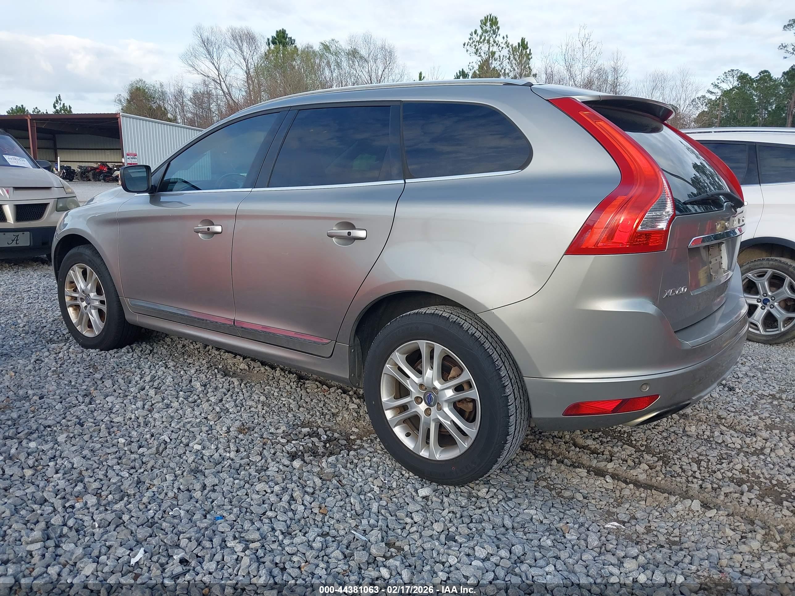 VOLVO XC60 image 3
