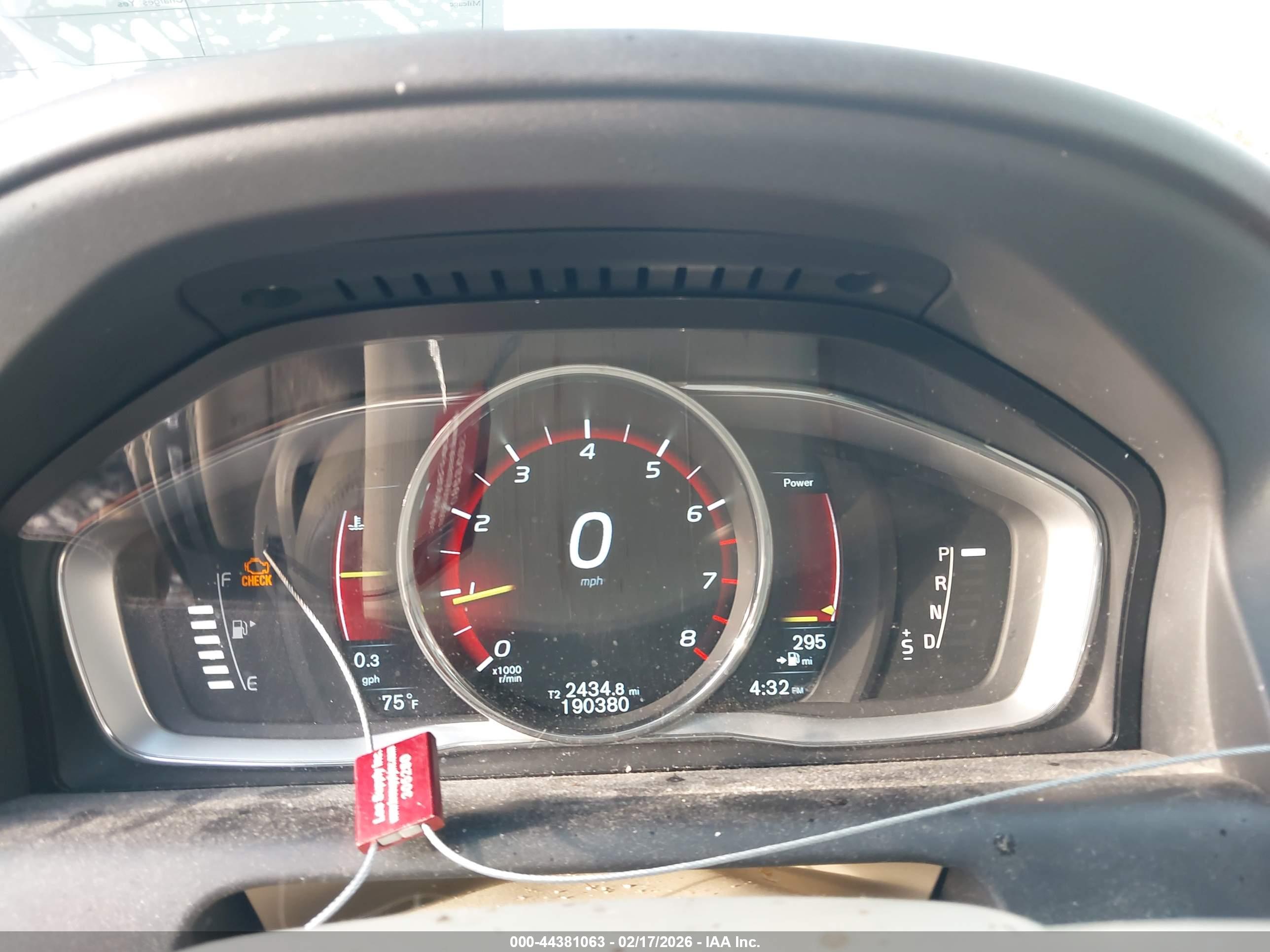 VOLVO XC60 image 7