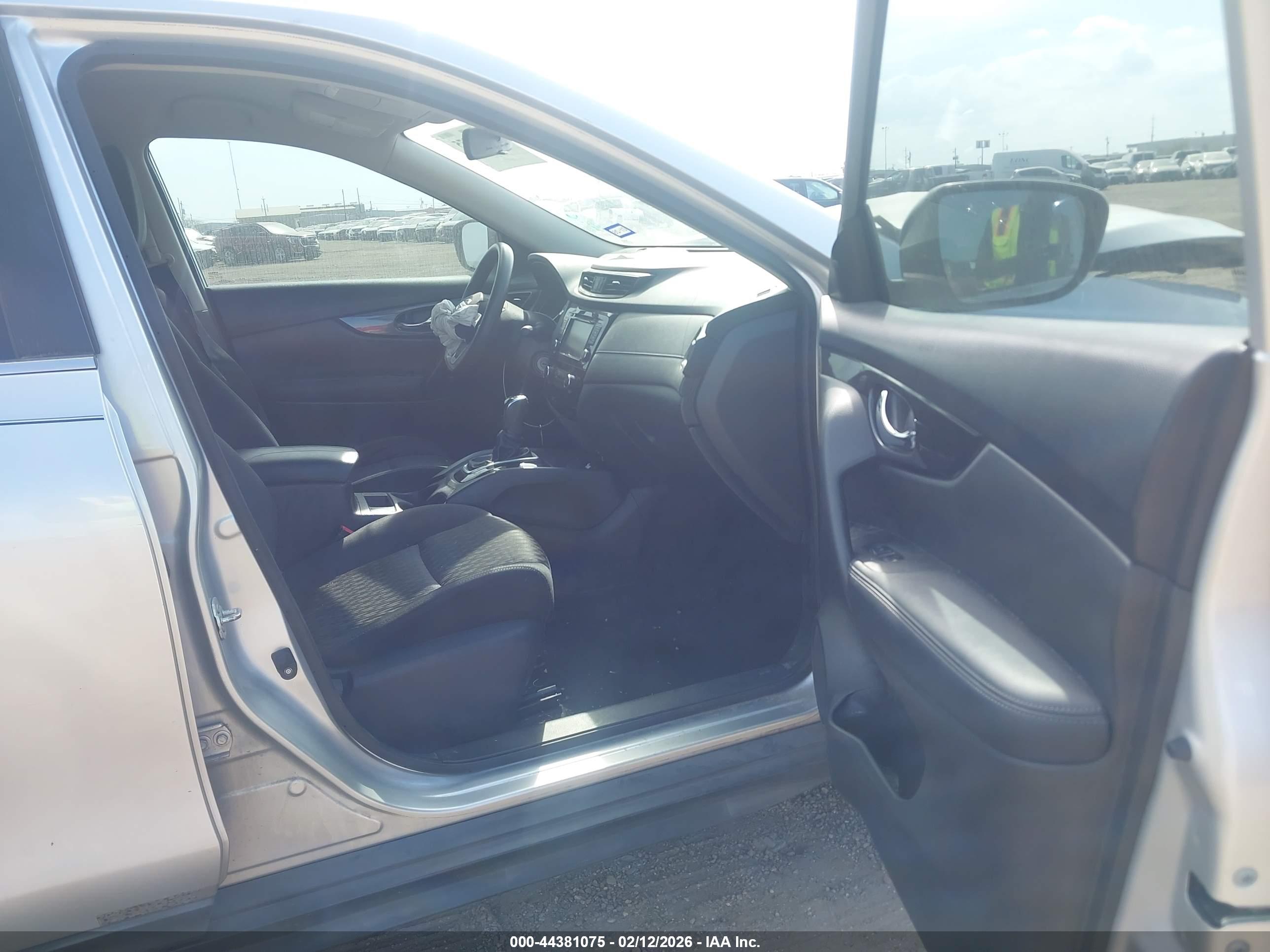 NISSAN ROGUE image 5