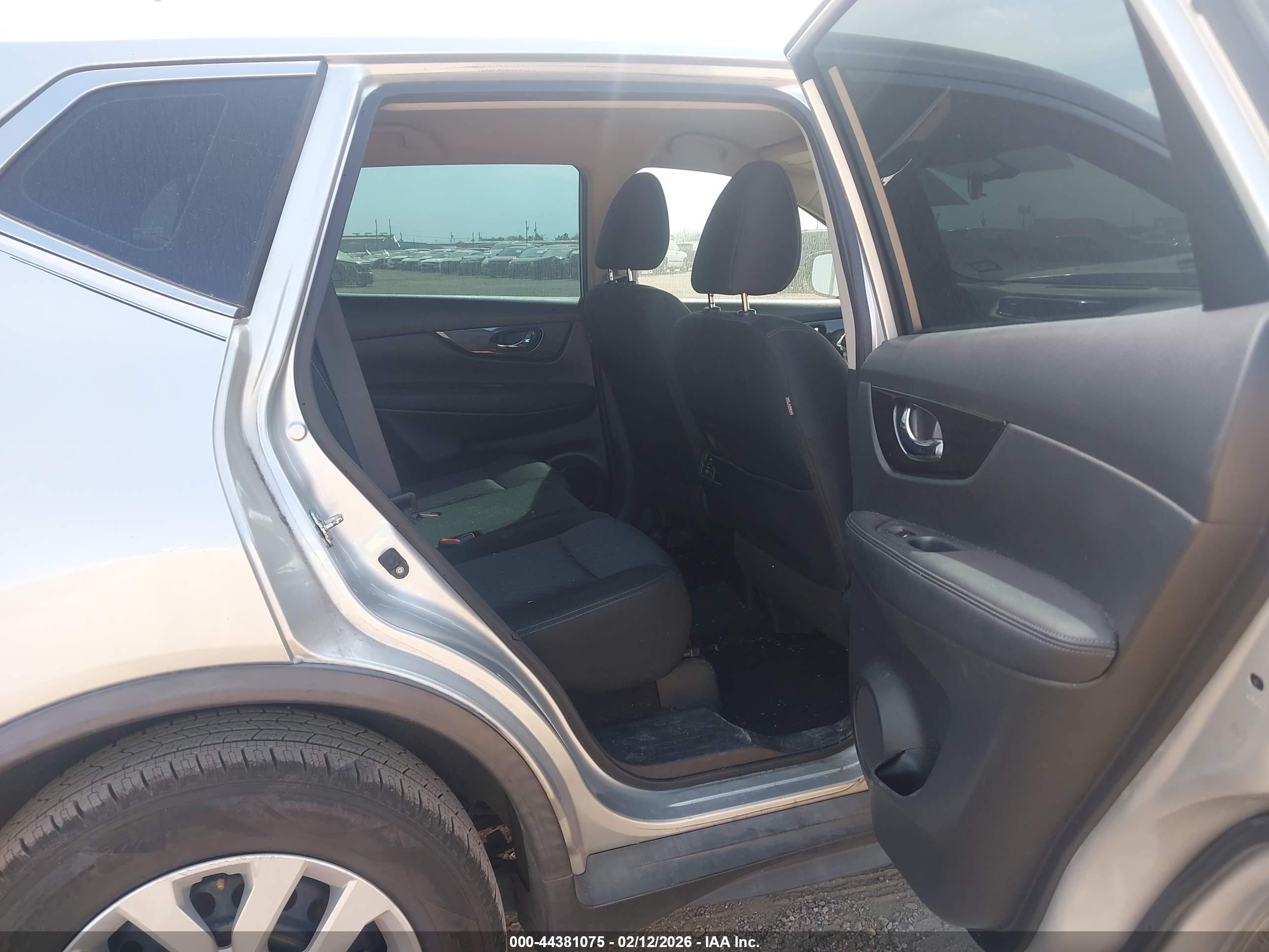 NISSAN ROGUE image 8