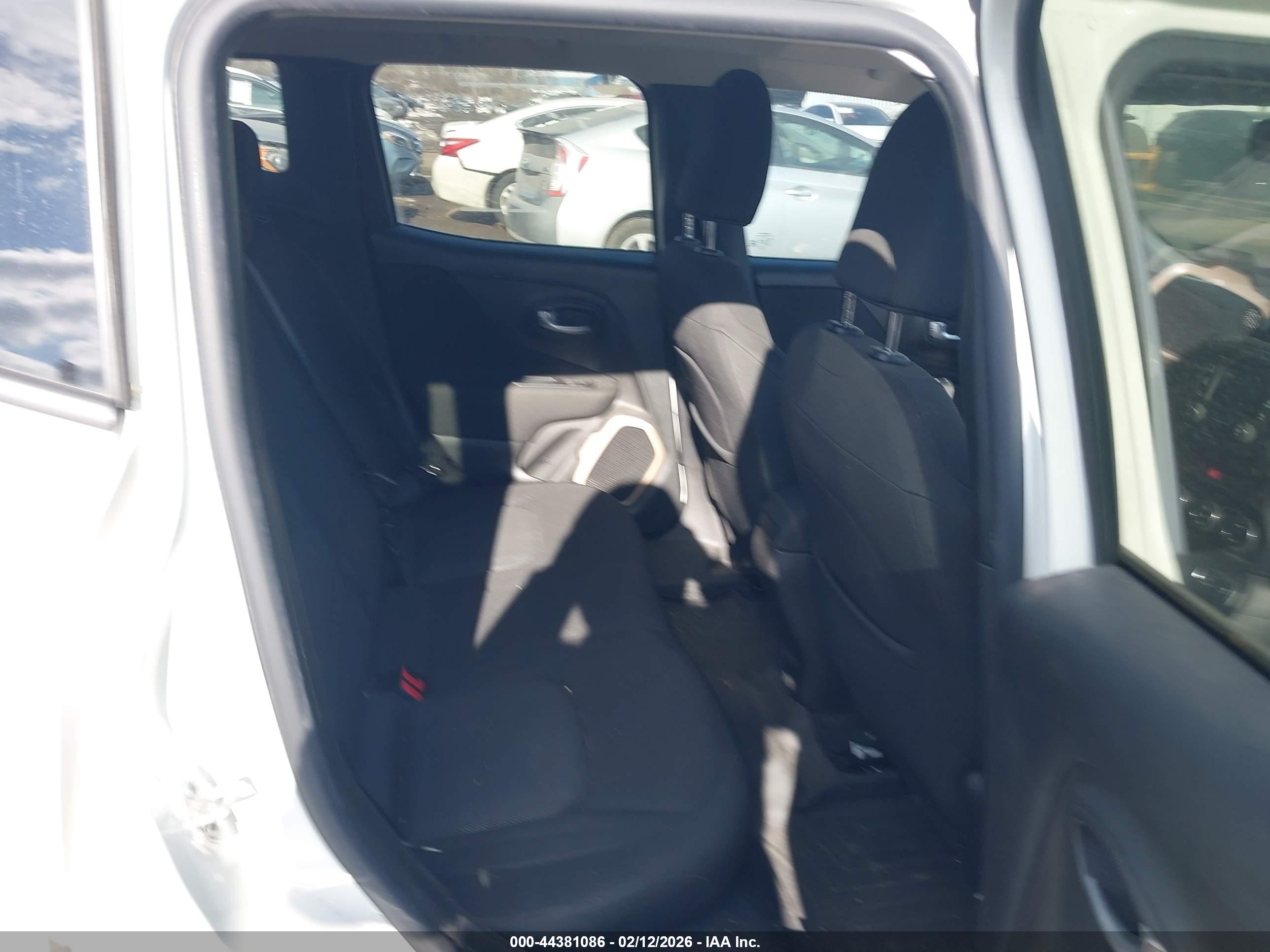 JEEP RENEGADE image 8
