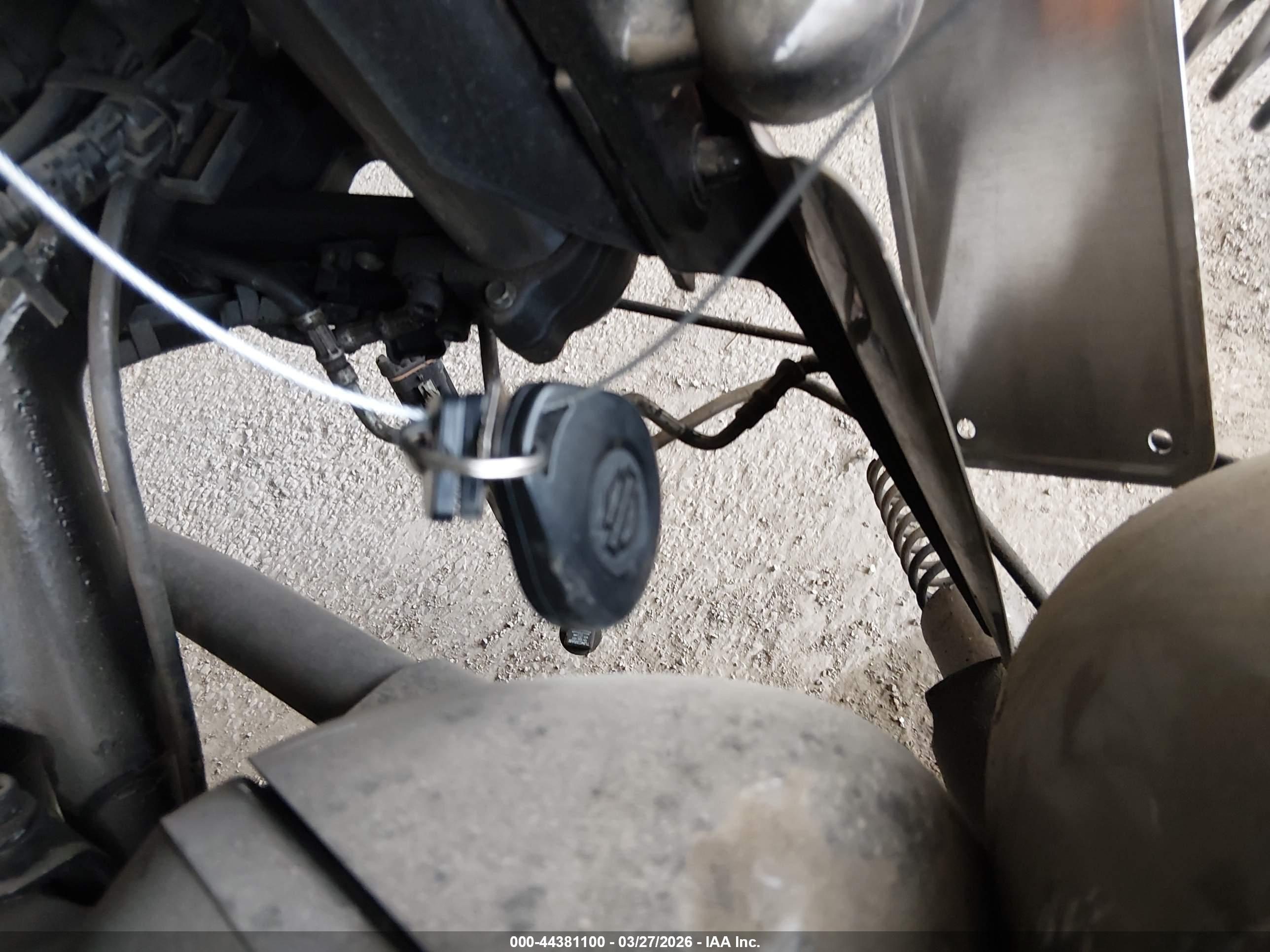 HARLEY-DAVIDSON FLHXS image 11