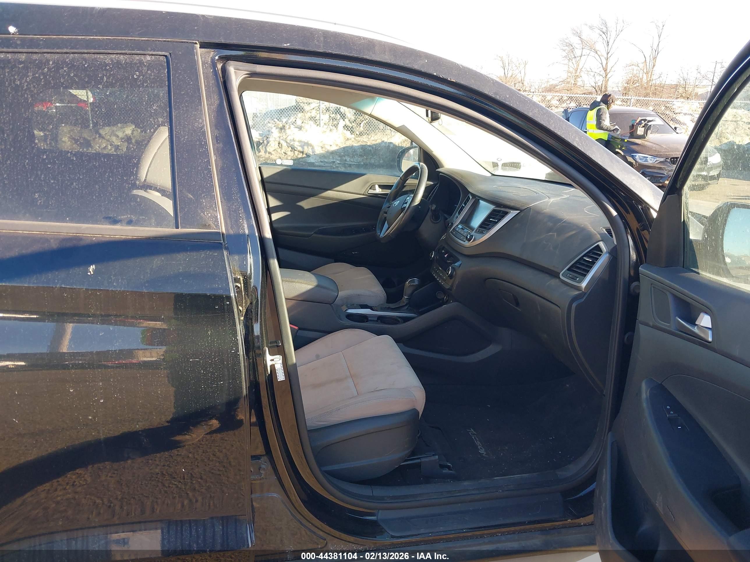 HYUNDAI TUCSON image 5