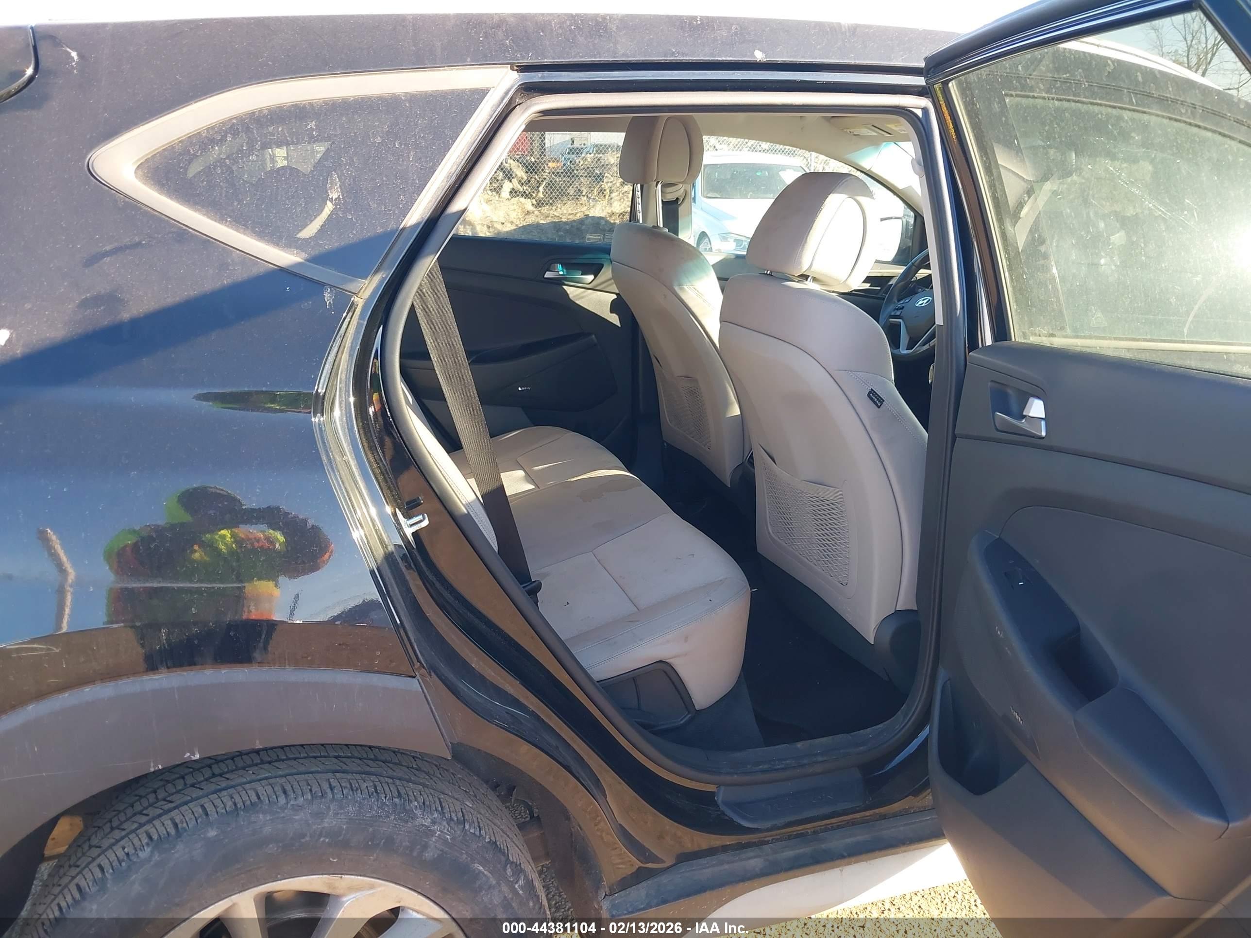 HYUNDAI TUCSON image 8