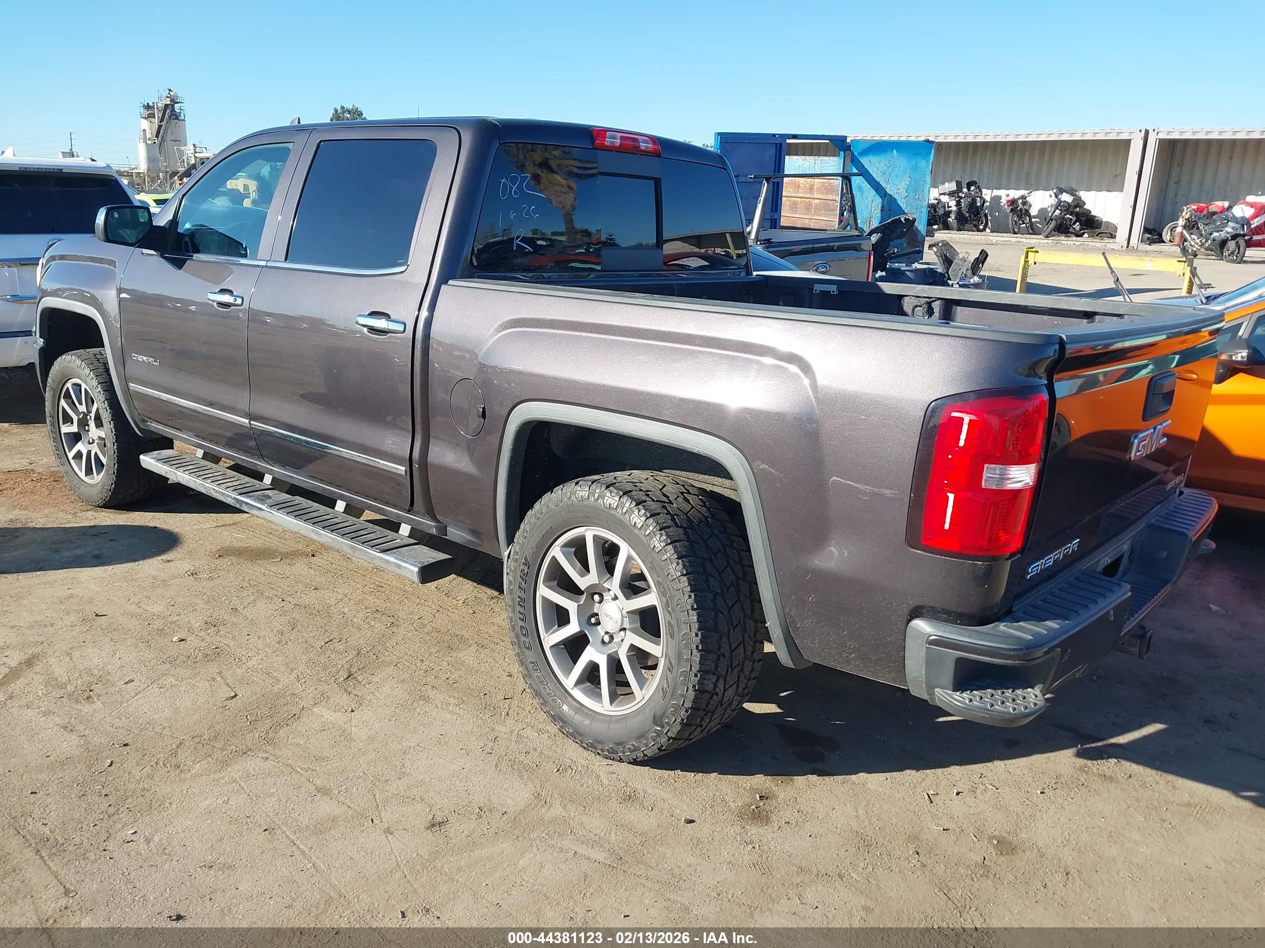 GMC SIERRA image 3