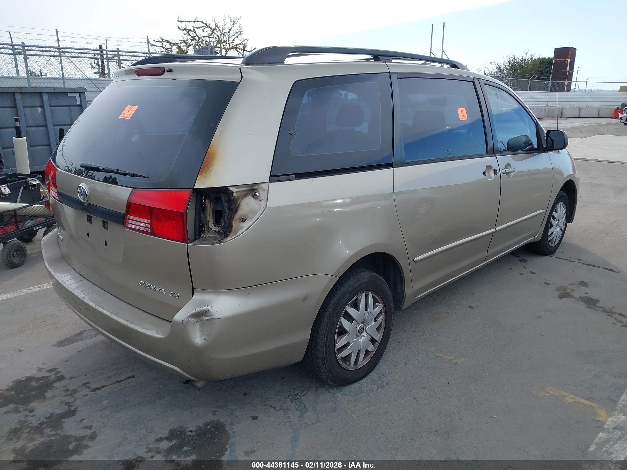 TOYOTA SIENNA image 4