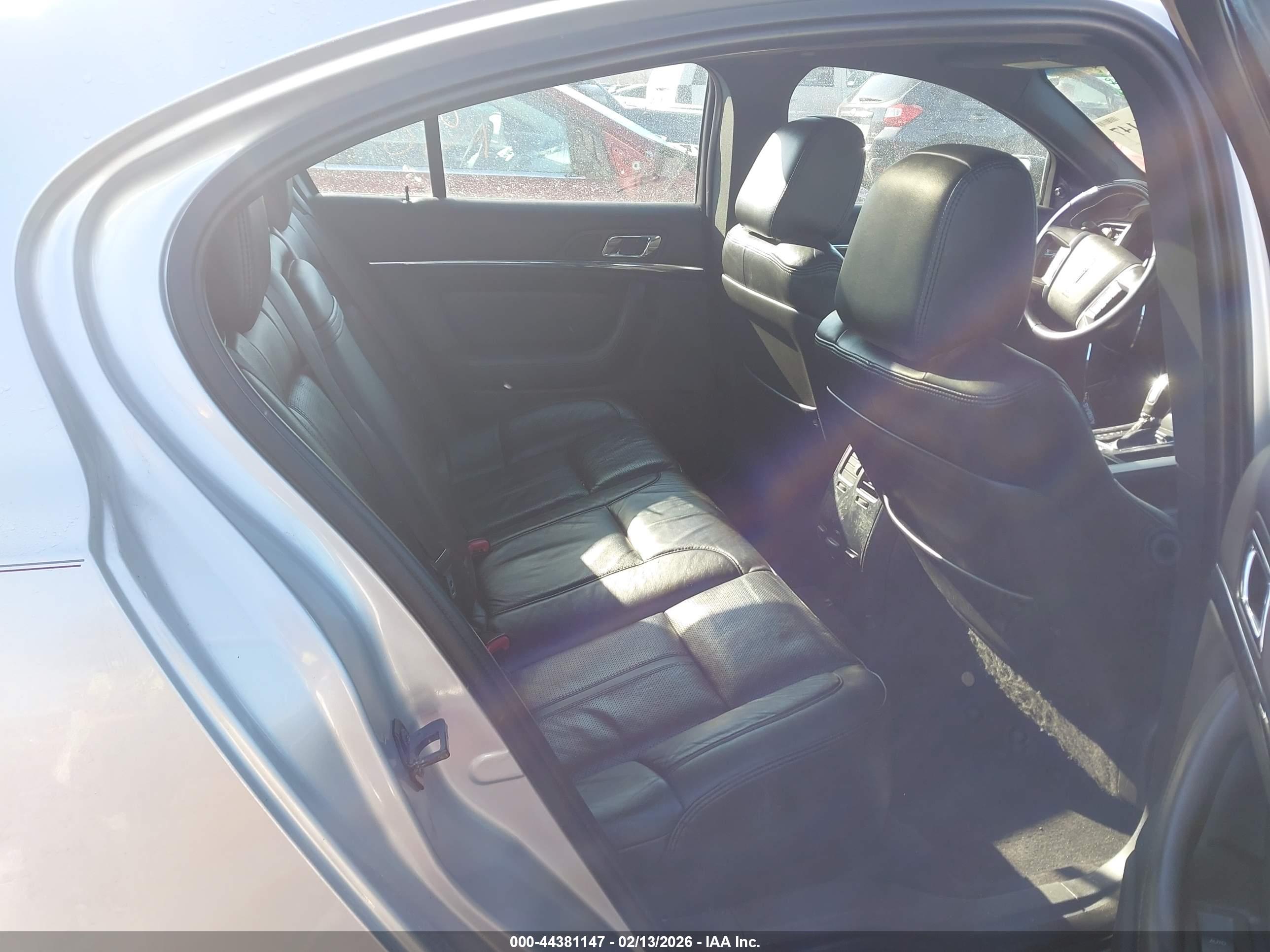 LINCOLN MKS image 8