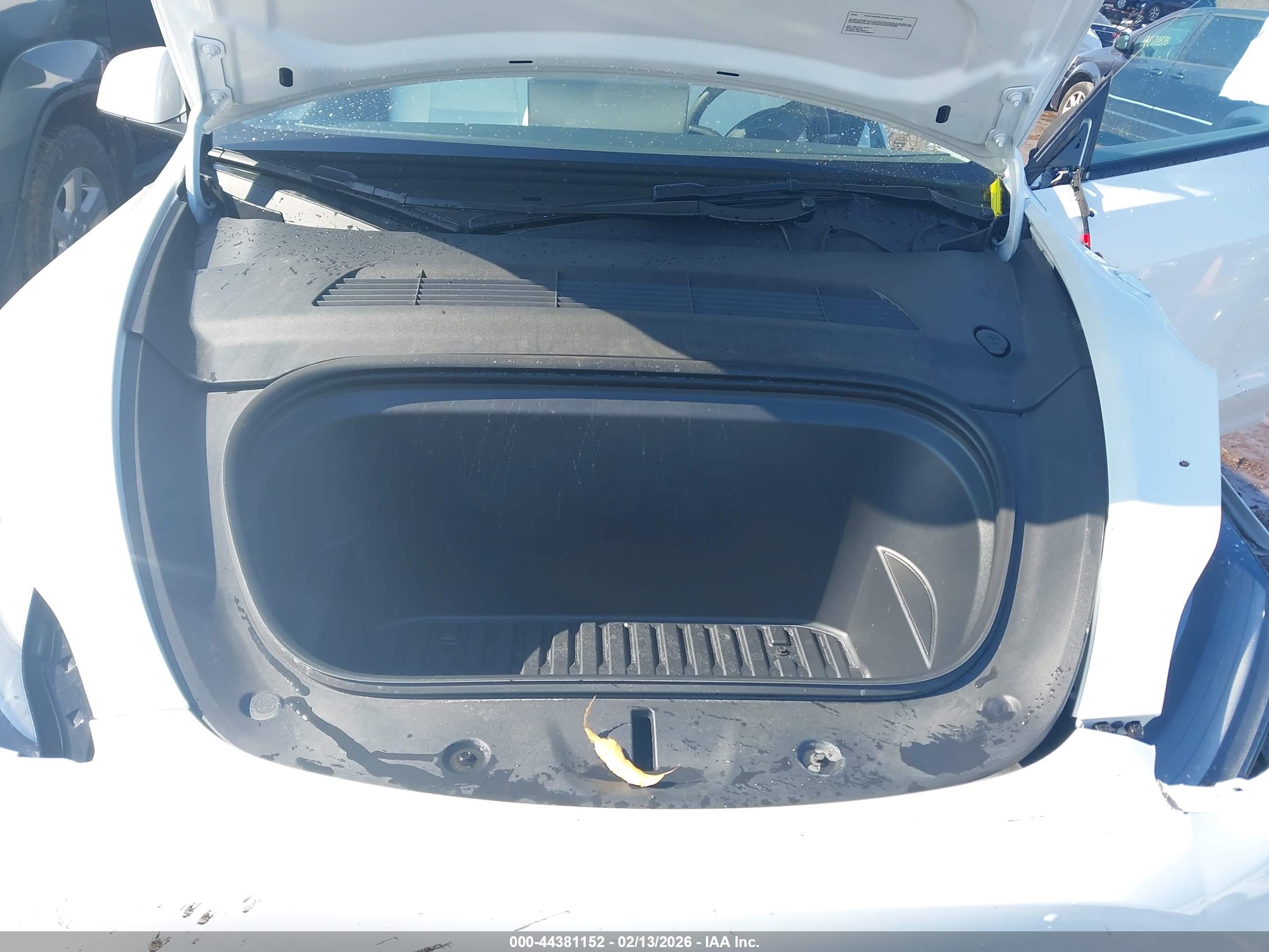 TESLA MODEL image 10