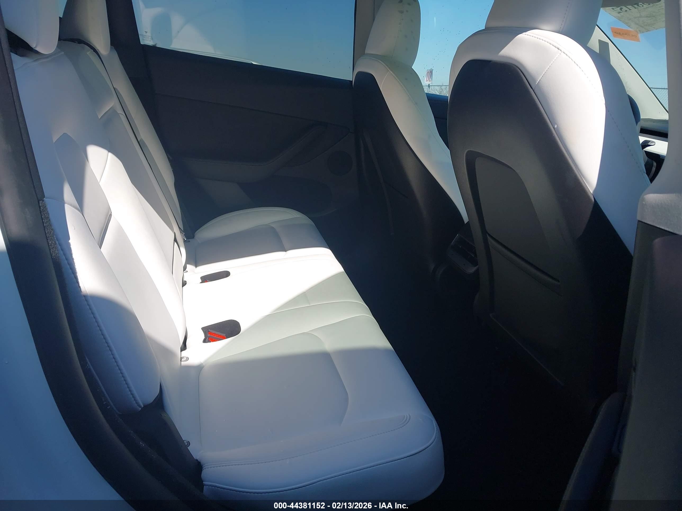 TESLA MODEL image 8
