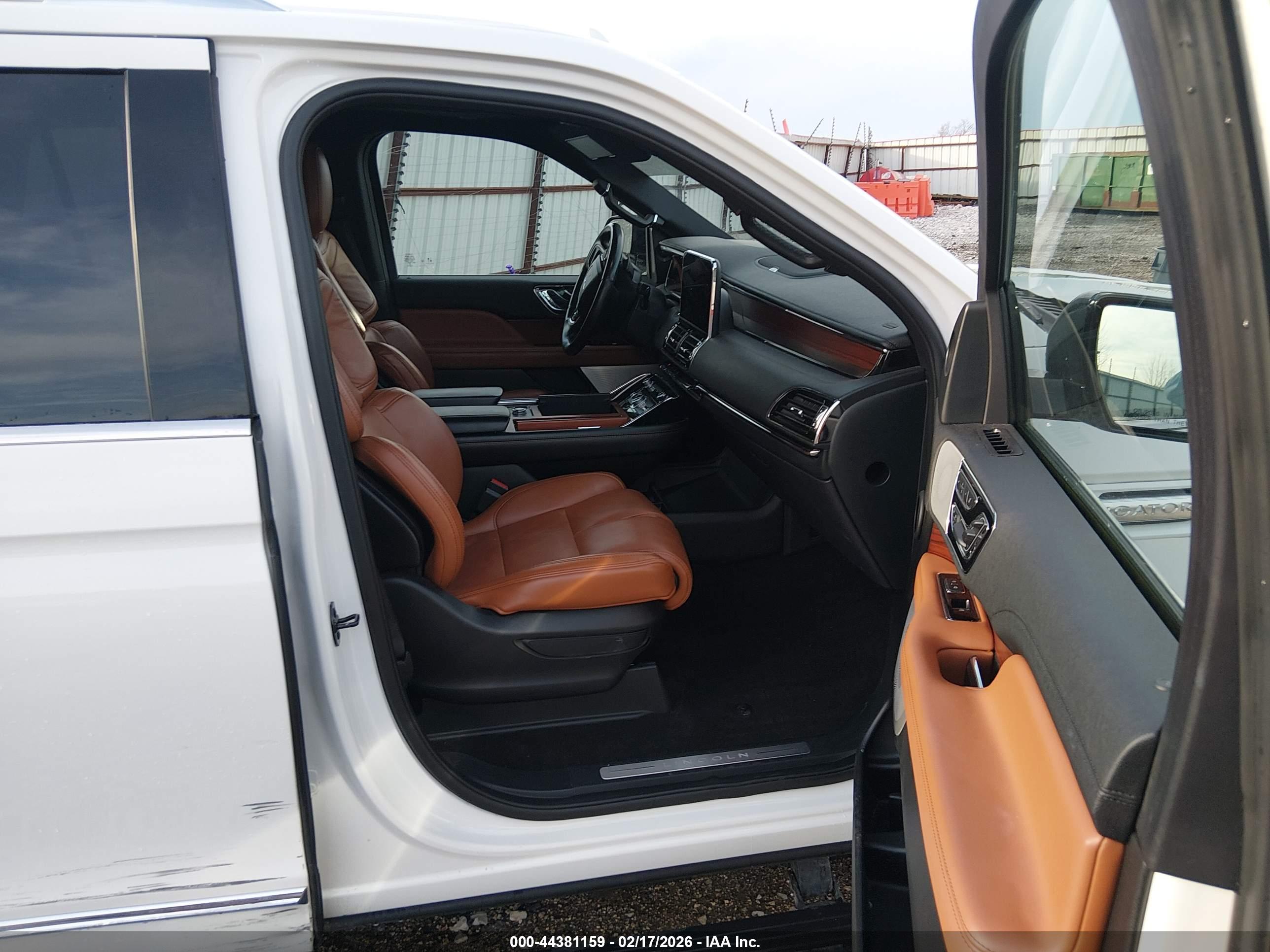 LINCOLN NAVIGATOR image 5