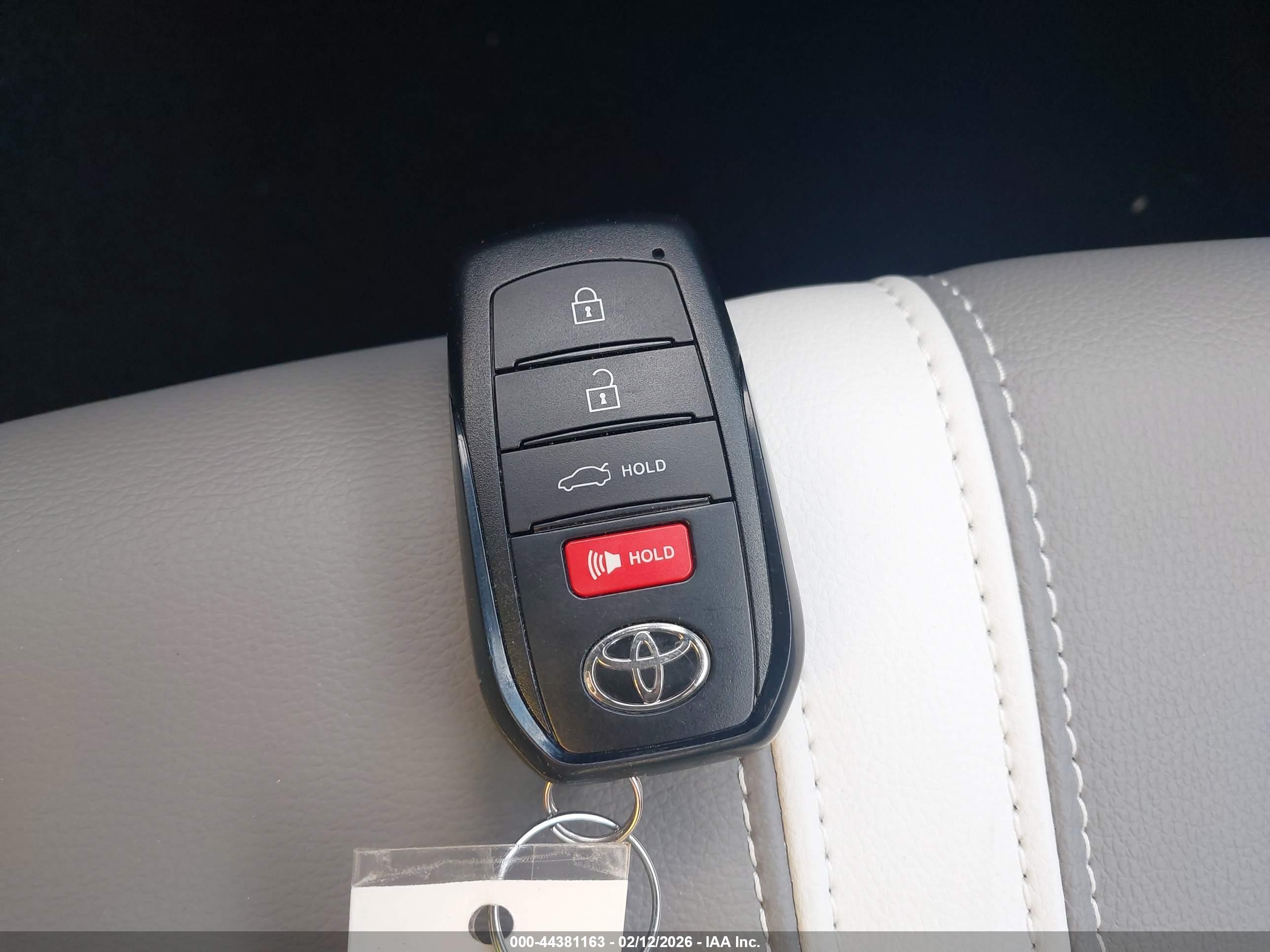 TOYOTA CAMRY image 11