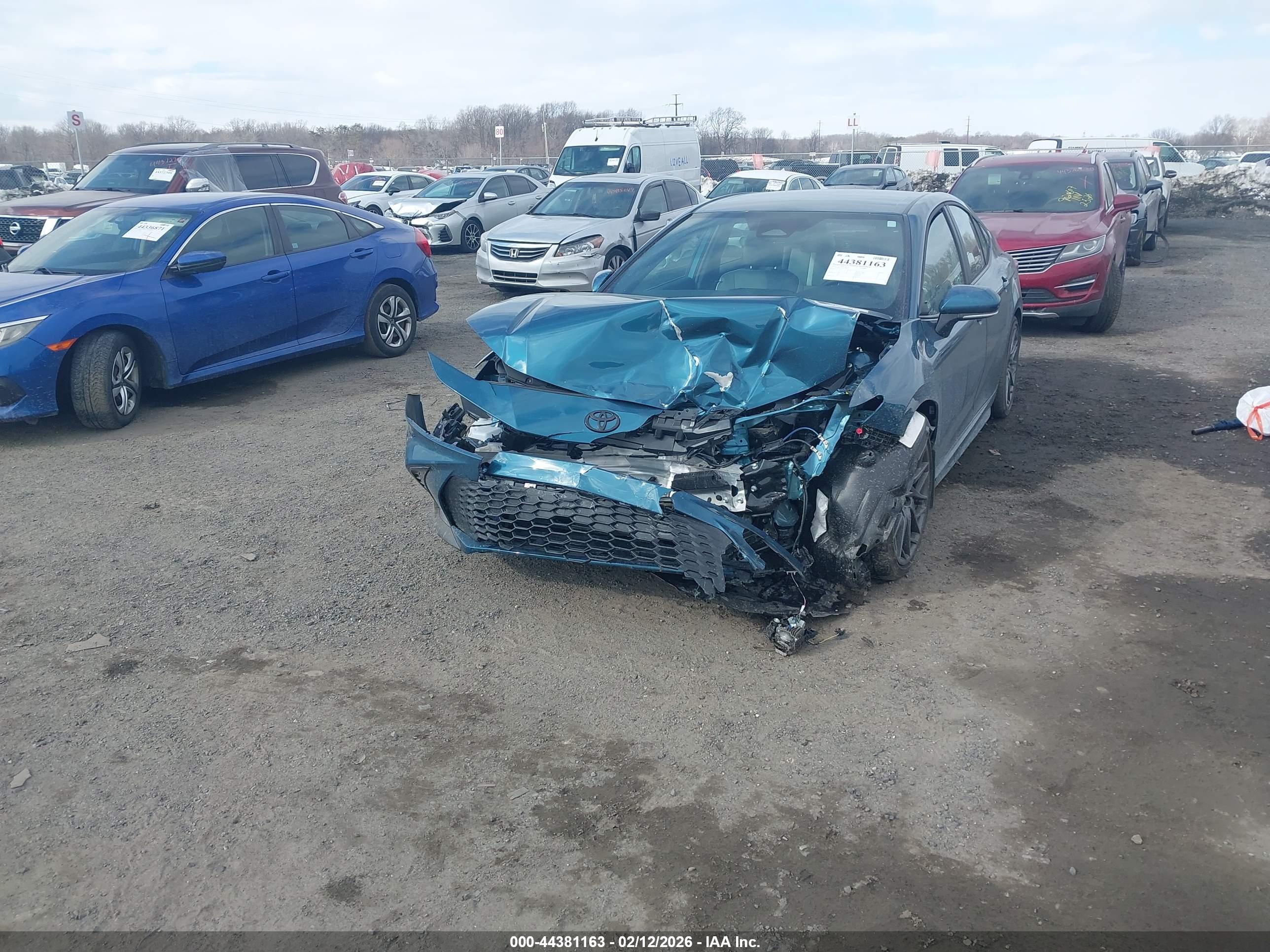 TOYOTA CAMRY image 2