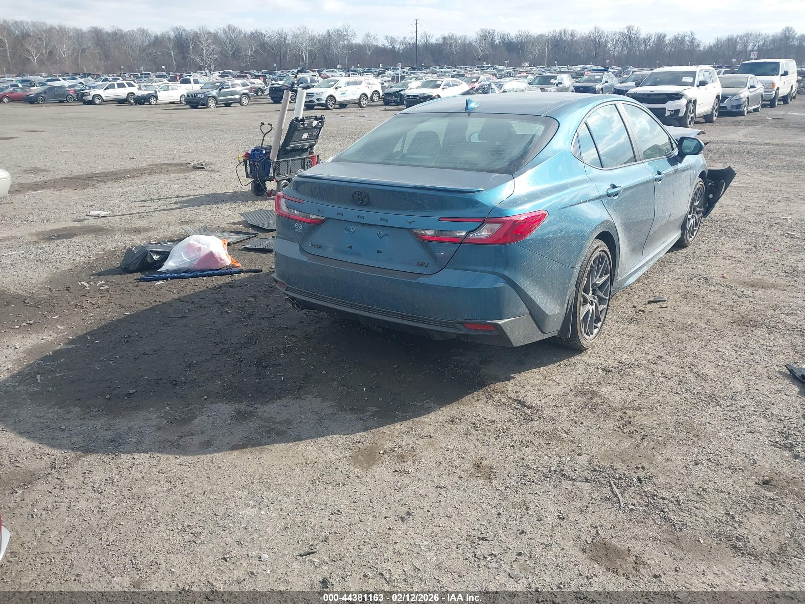 TOYOTA CAMRY image 4