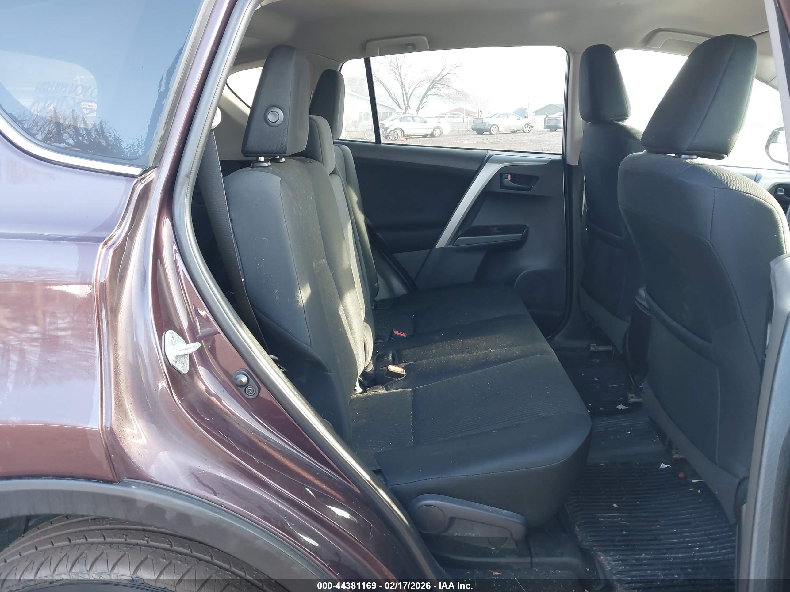 TOYOTA RAV4 image 8