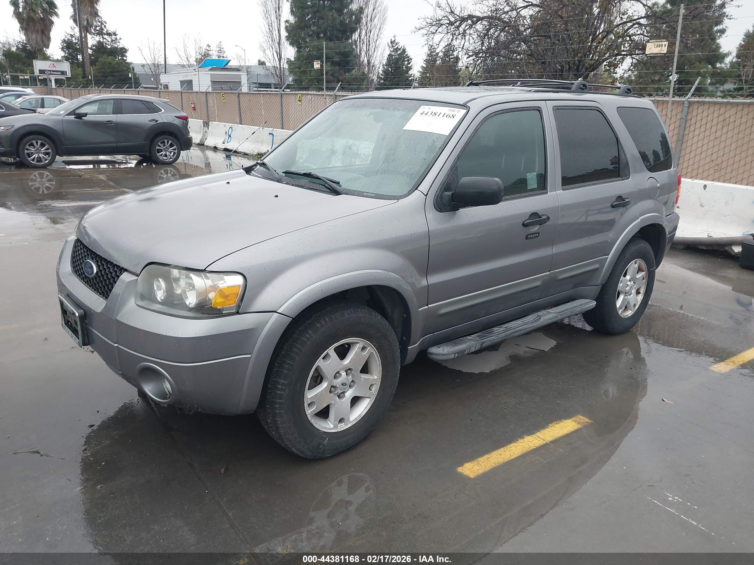 FORD ESCAPE image 2