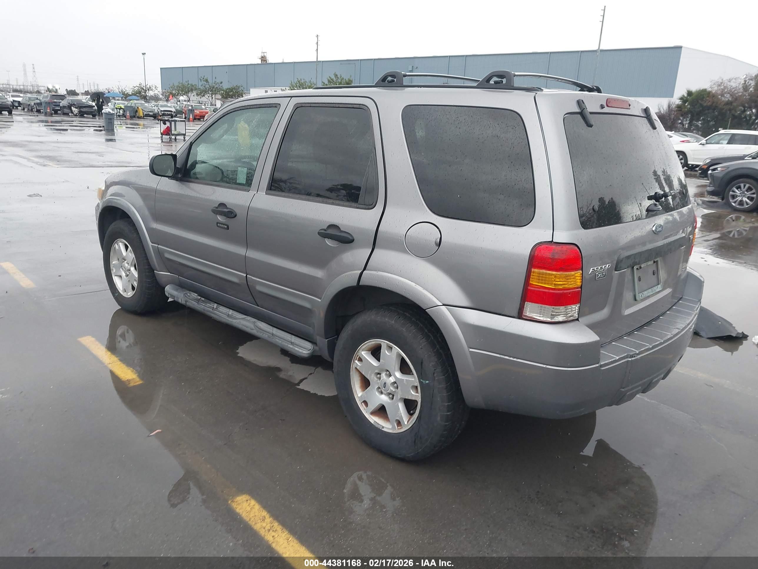 FORD ESCAPE image 3