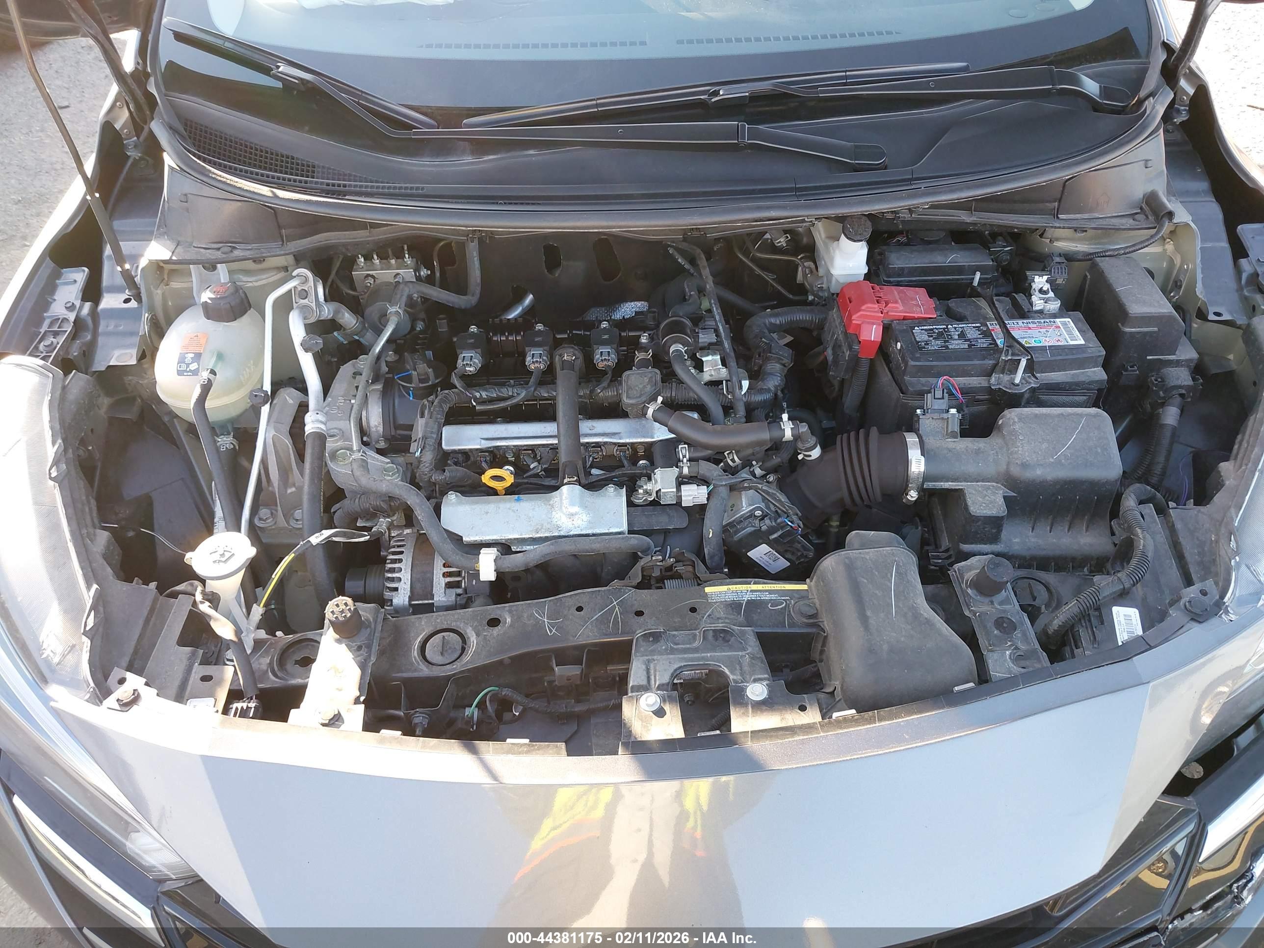 NISSAN VERSA image 10