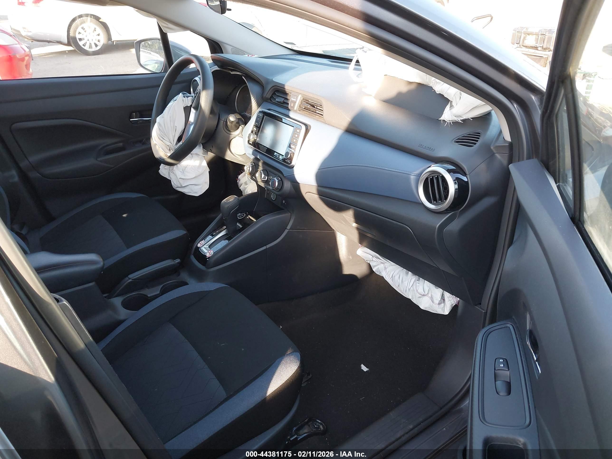NISSAN VERSA image 5