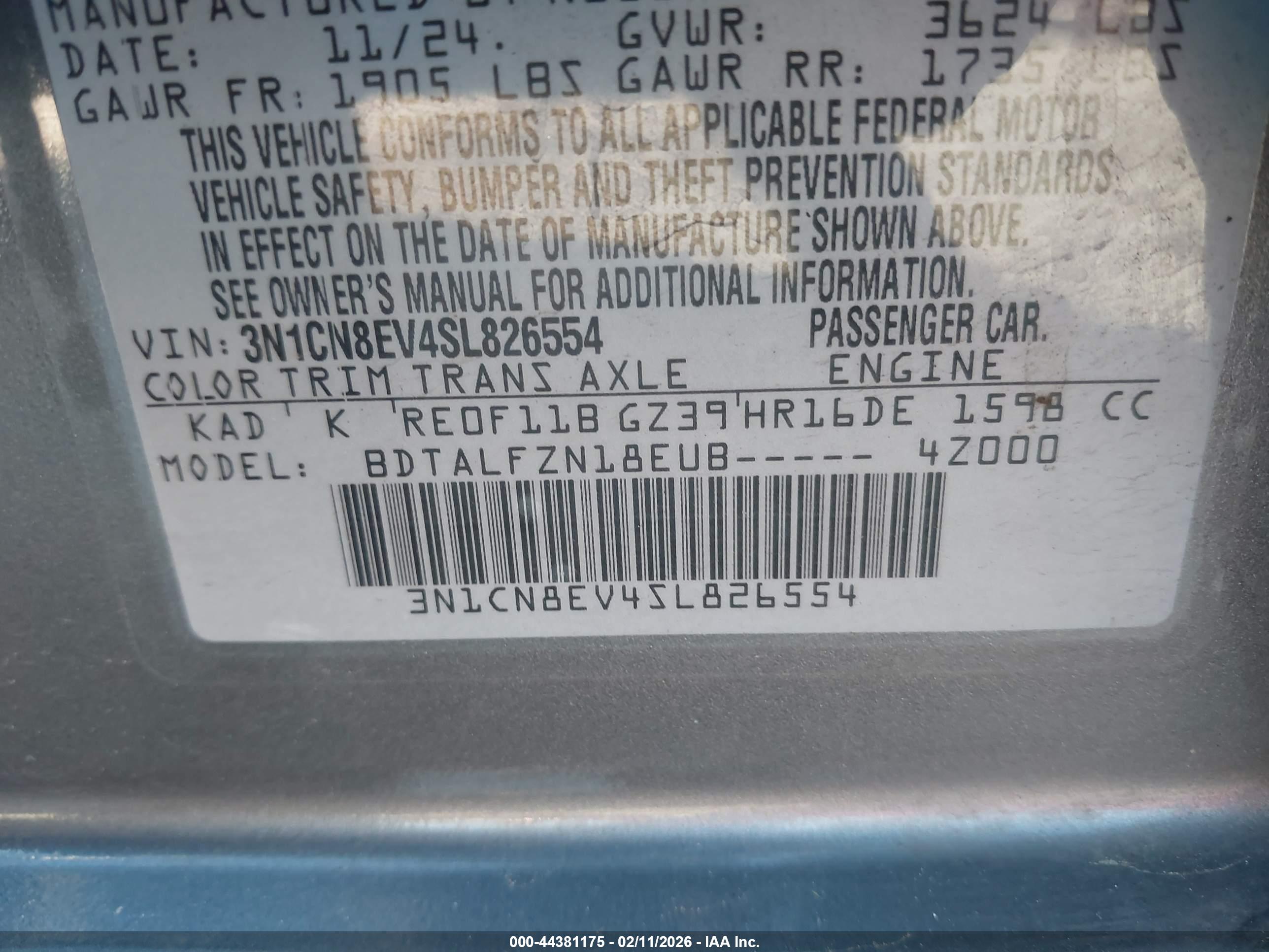 NISSAN VERSA image 9