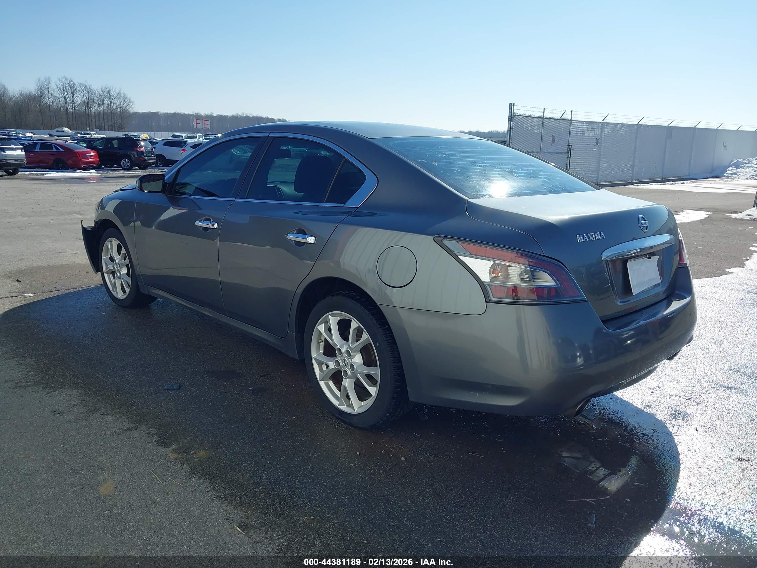 NISSAN MAXIMA image 3