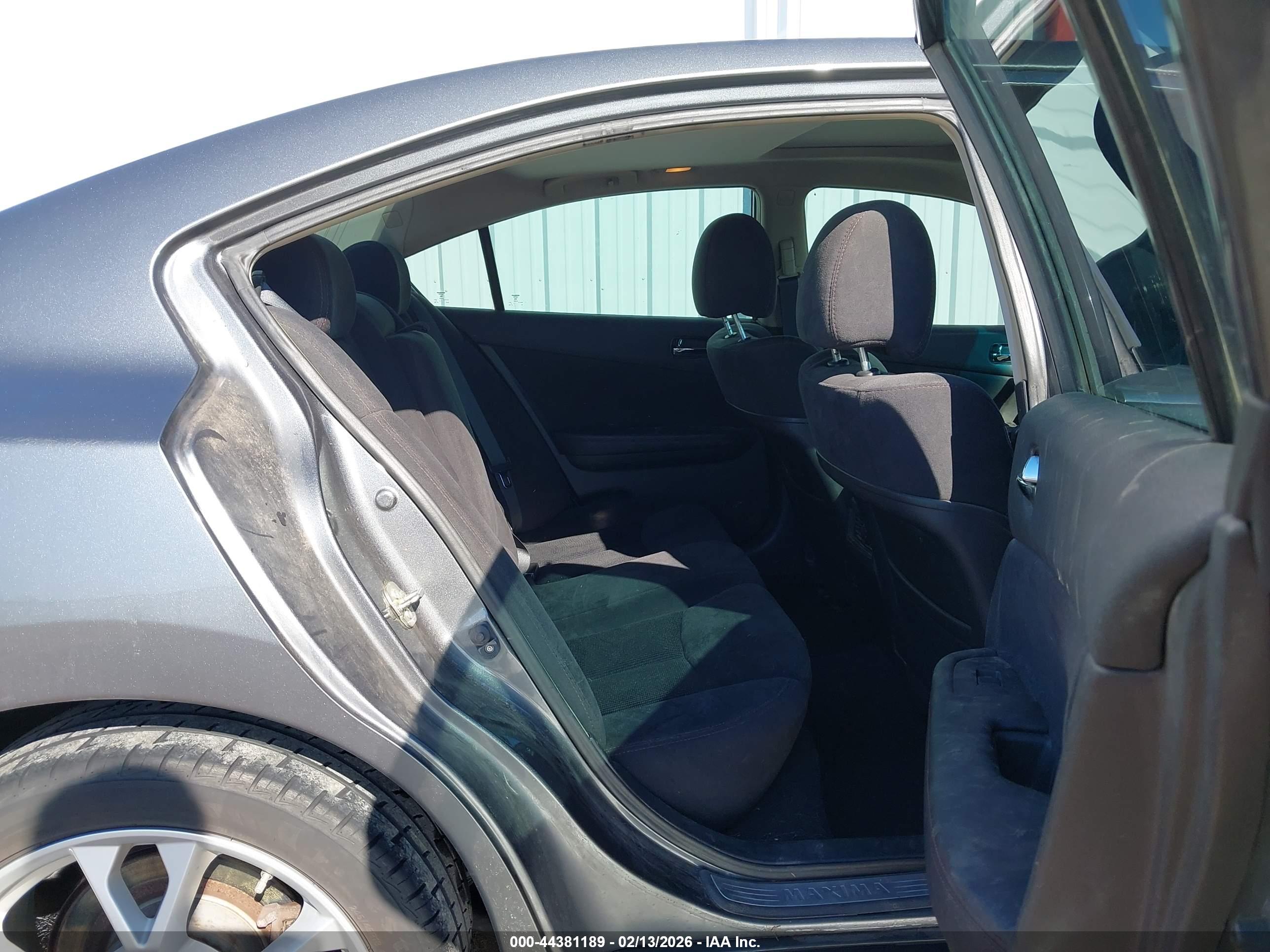 NISSAN MAXIMA image 8
