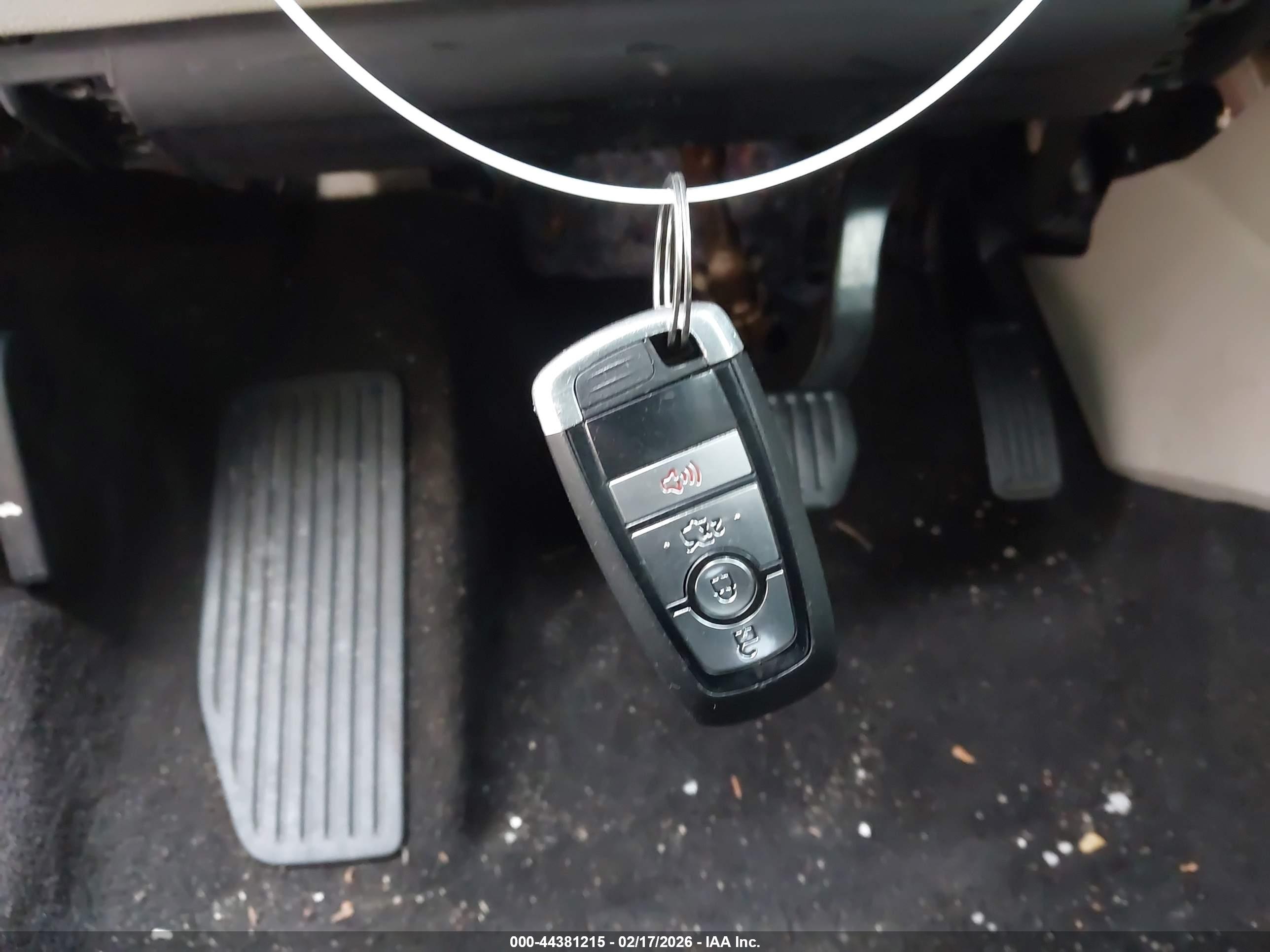 FORD FUSION image 11